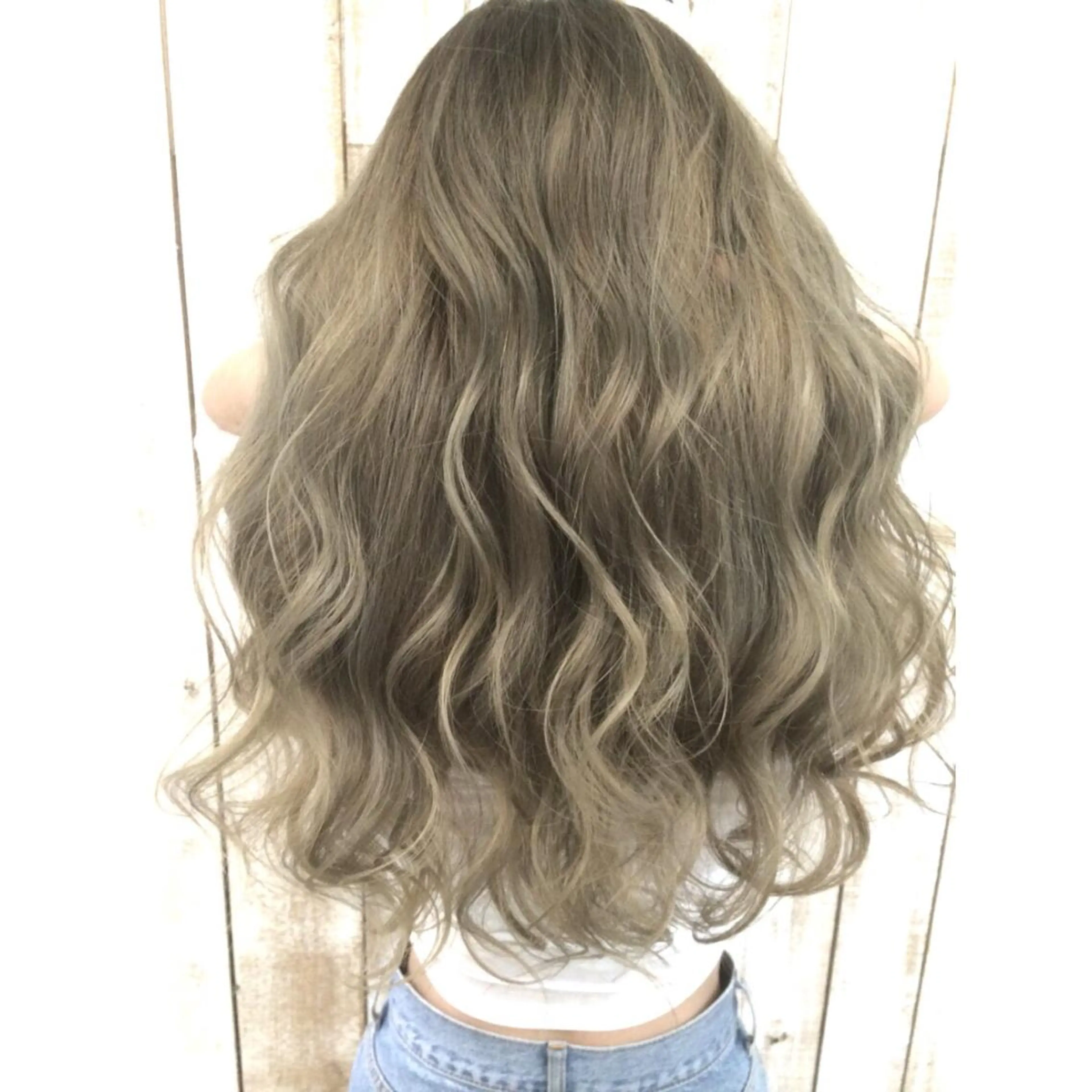 ロング カラー バレイヤージュ ベージュカラー レイヤーカット 井上 一平のヘアスタイル