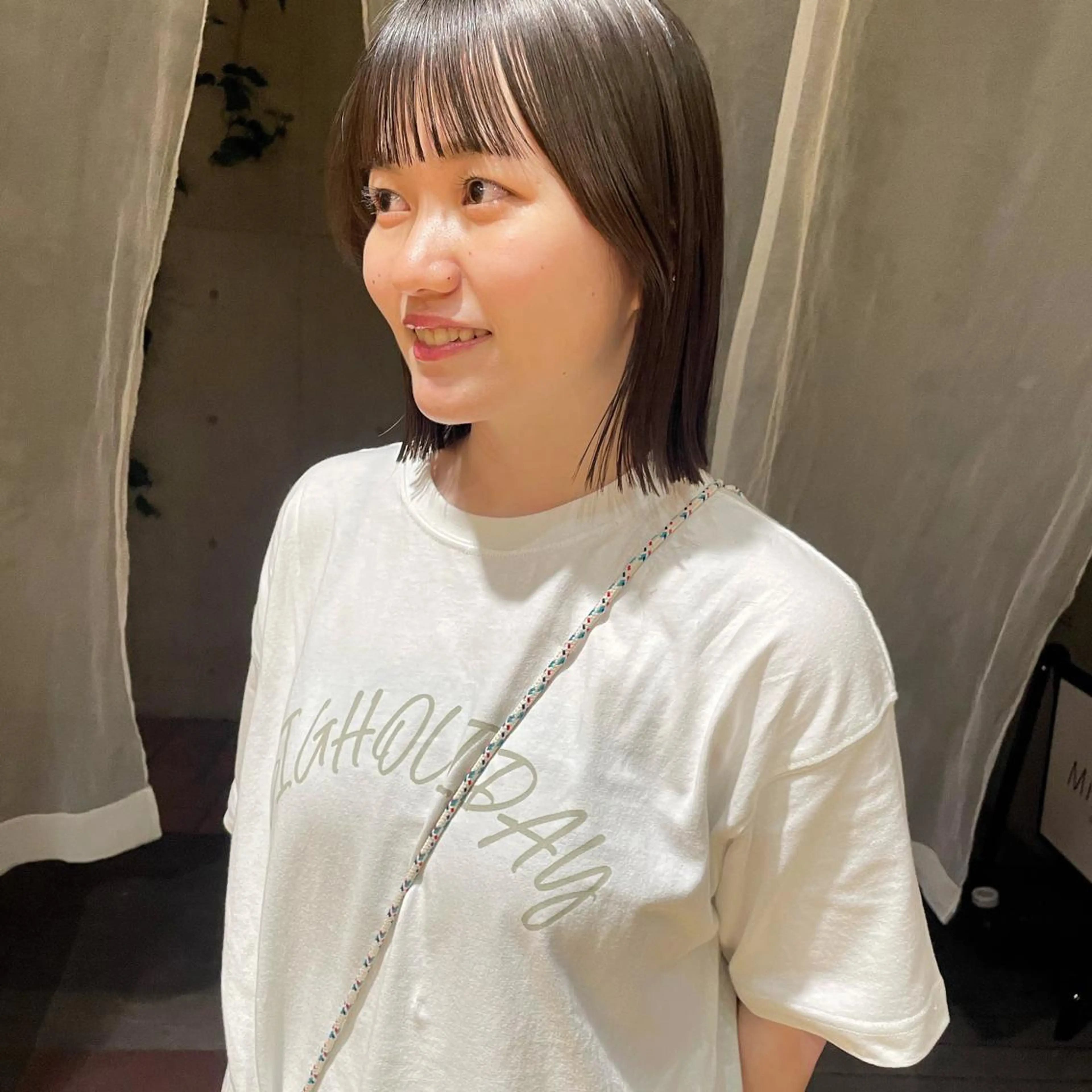 ミディアム ボブ 外ハネヘア カット ヘアカラー 大橋 芽衣のヘアスタイル