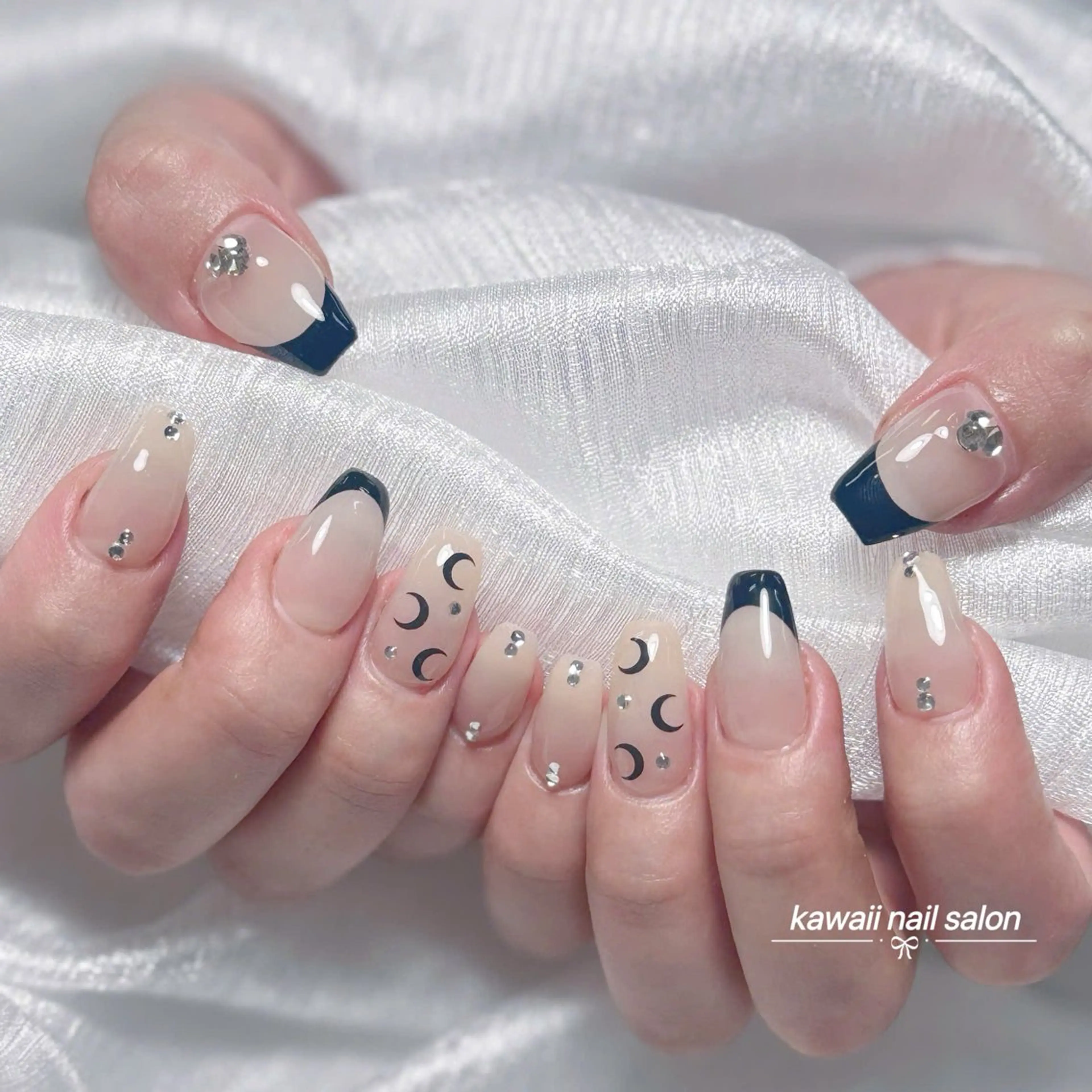 ネイル チークネイル ドット 長さ出し フレンチネイル 韓国ネイル ハンドネイル ハンドケア Kawaii Nail Salonのネイルデザイン