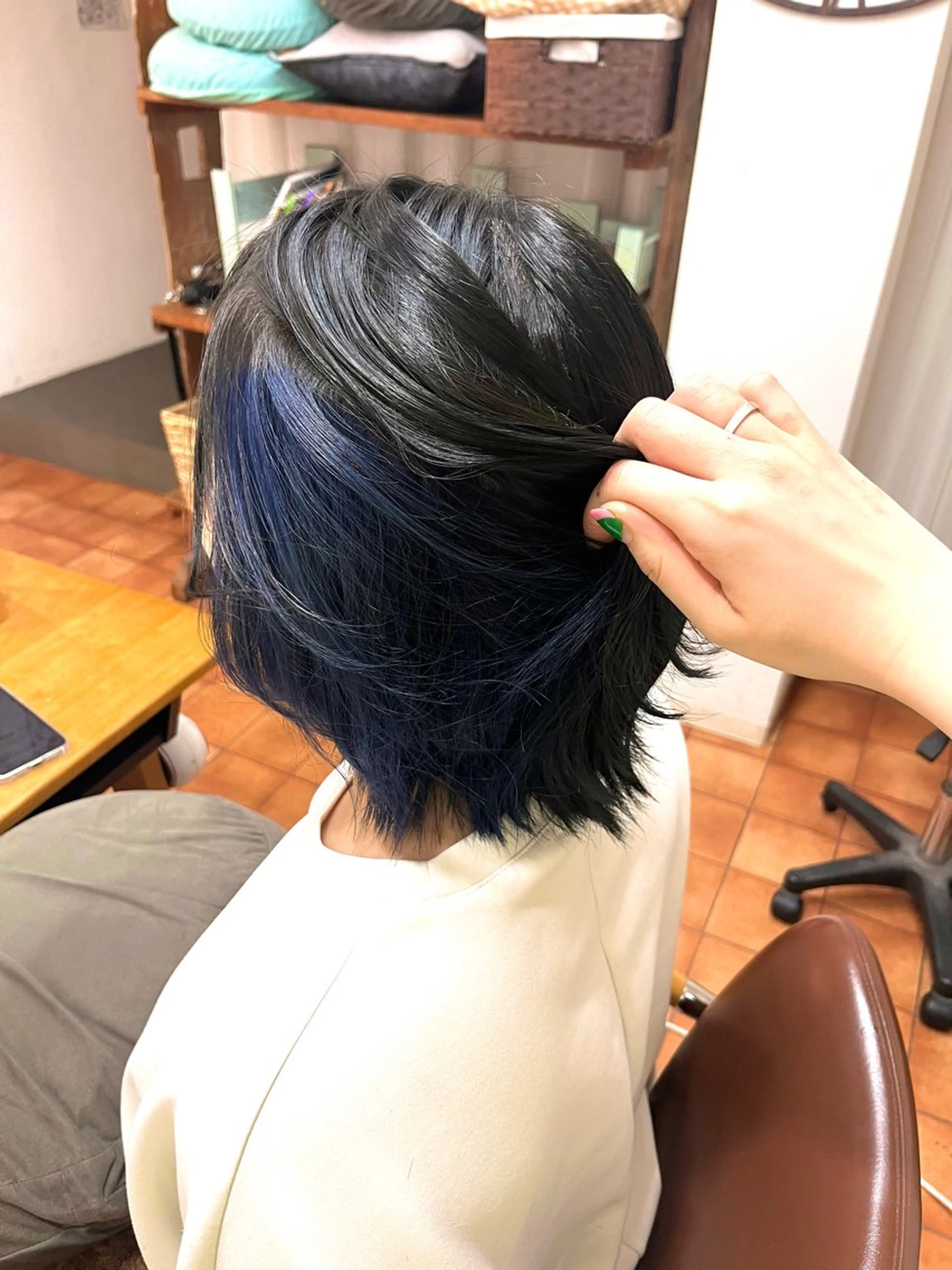 ショート カラー ヘアアレンジ 透明感カラー ネイビーカラー 中津川 愛恵のヘアスタイル