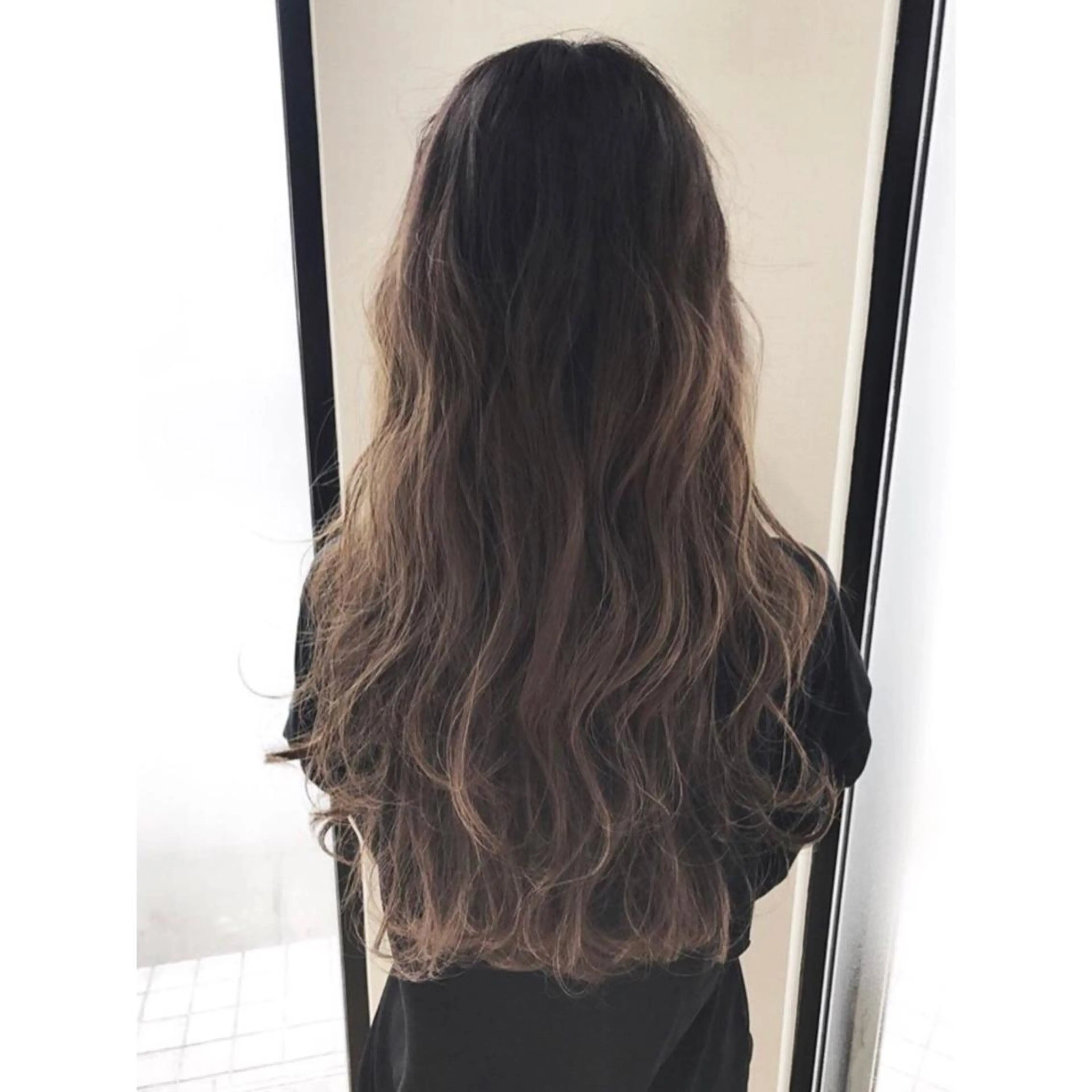 ロング カラー ブリーチ グラデーションカラー ブリーチなしカラー 高木 麻知子のヘアスタイル