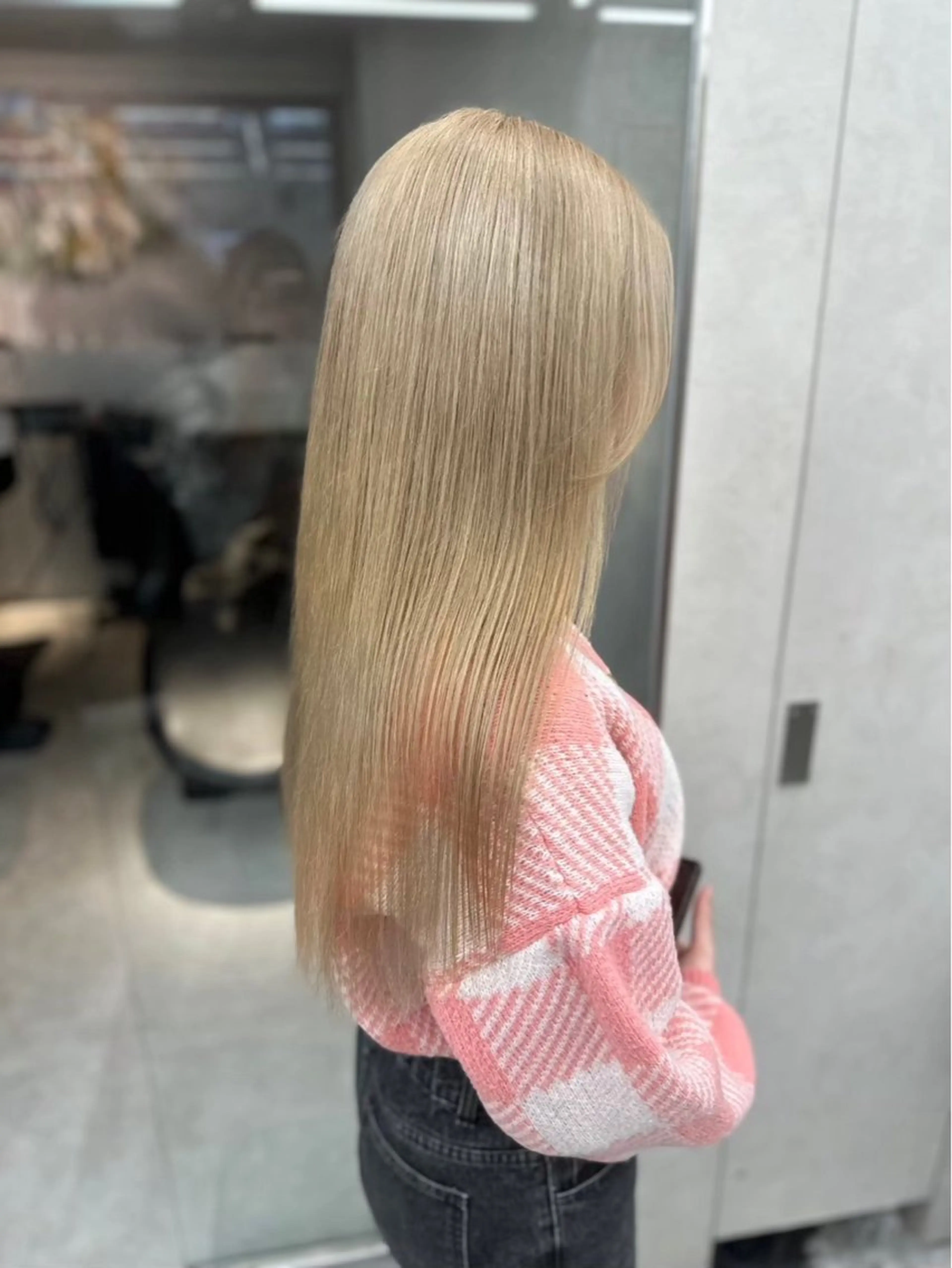 セミロング ヘアカラー トリートメント Nanami / ベージュ/グレージュのヘアスタイル