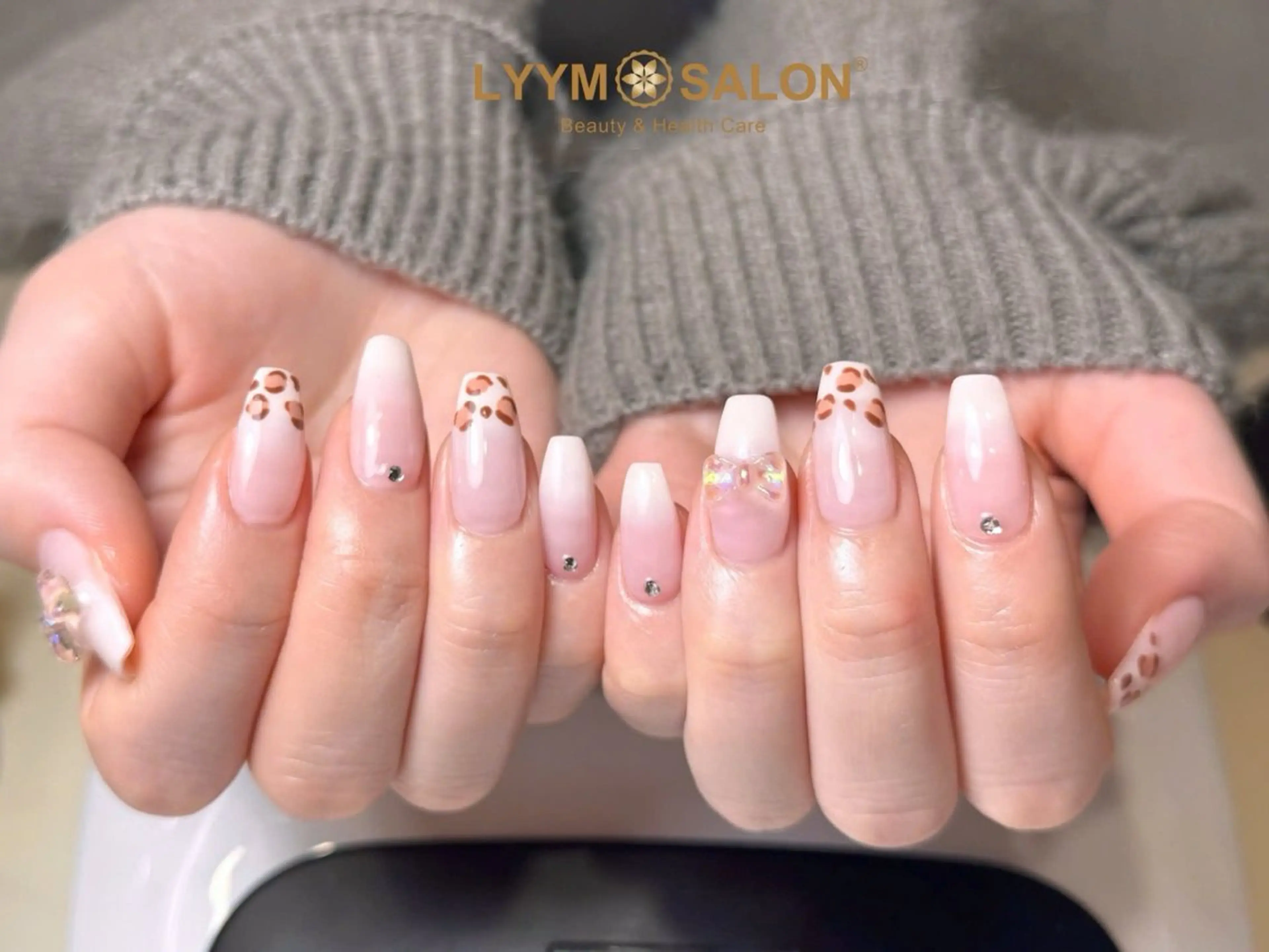 ネイル アニマル柄 アートネイル グラデーション 韓国ネイル ピンク ハンドネイル LYYM Salonのネイルデザイン