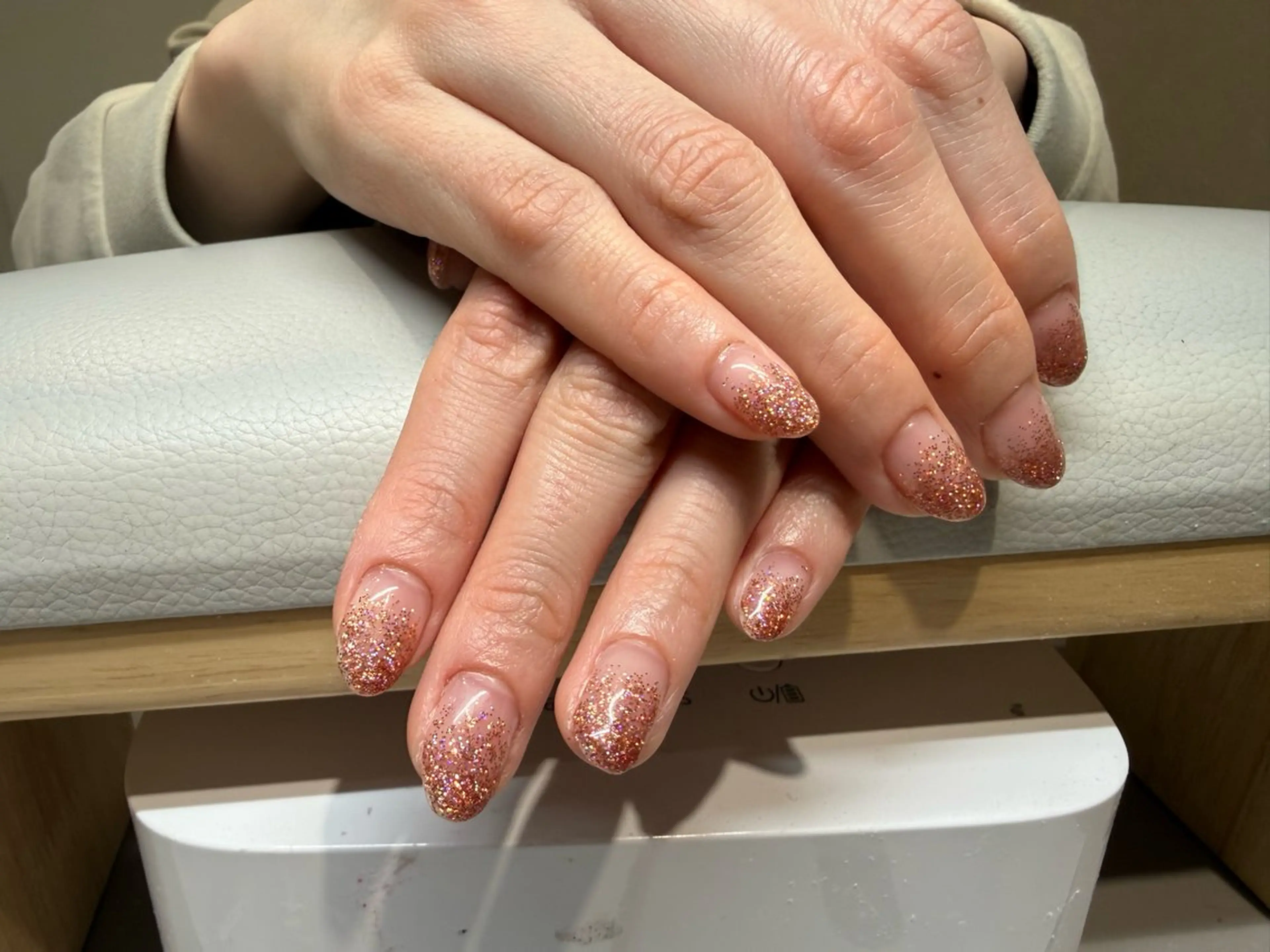 ネイル グラデーション ラメ(グリッター) ラメグラデーション ハンドネイル soän所属・Aki Nailのネイルデザイン
