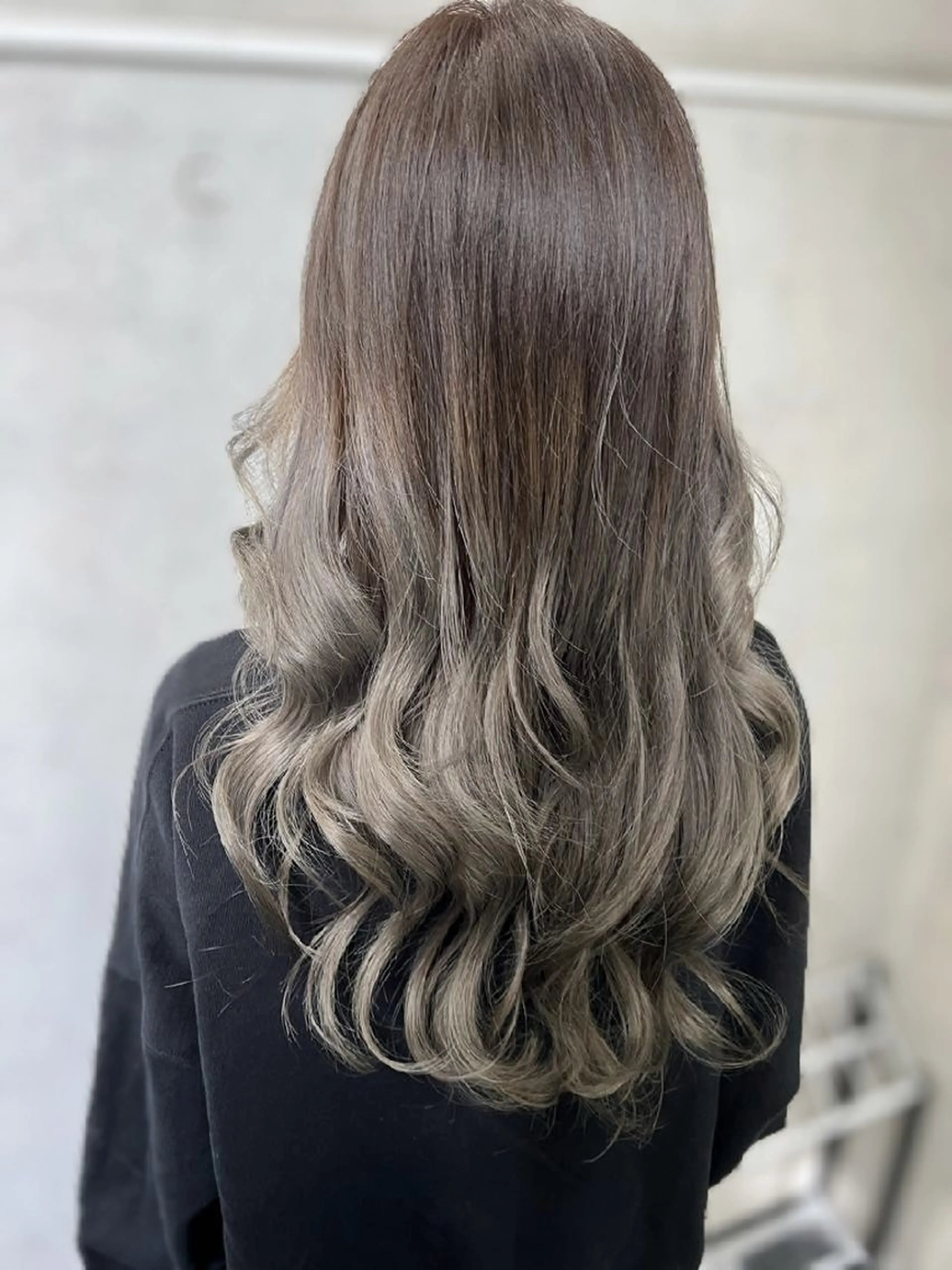 ロング カラー アッシュ アッシュグレー アッシュグレージュ ブリーチ グラデーションカラー ヘアカラー トリートメント ヘアセット 髪質改善/韓国メンズ カット&パーマ 猿川のヘアスタイル