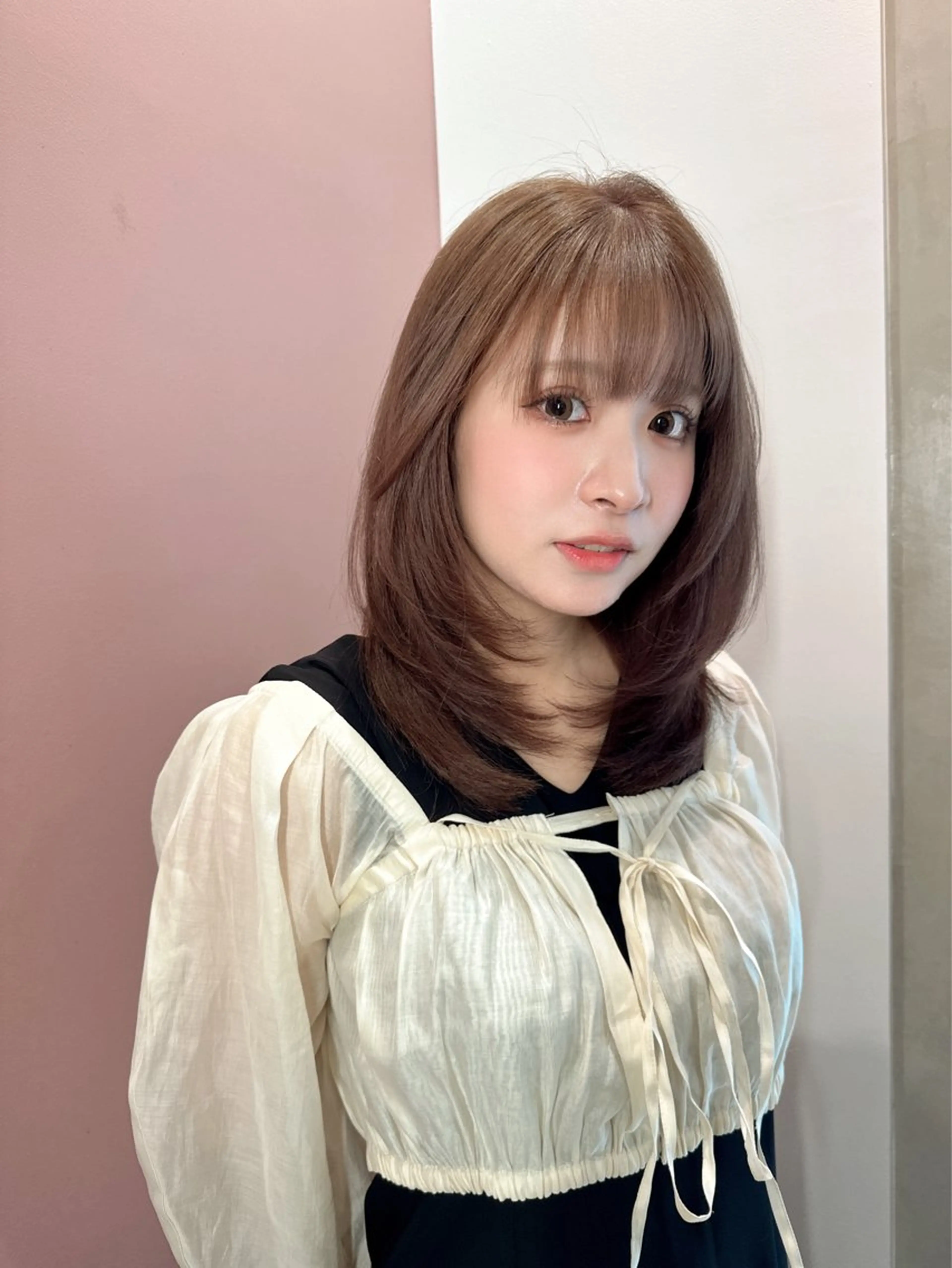 ミディアム カラー カット トリートメント レイヤーカット 透明感カラーのヘアスタイル