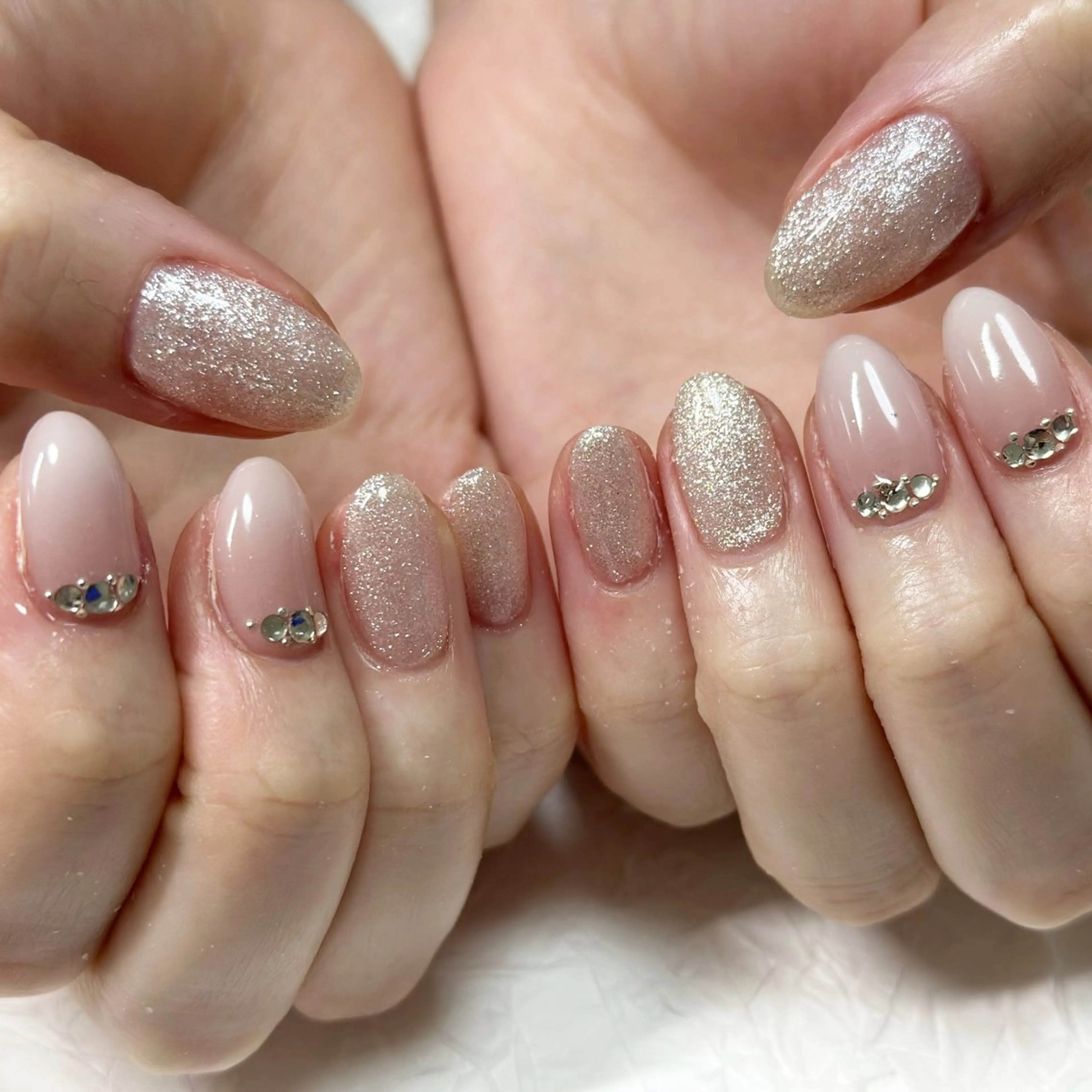 ネイル ラメ(グリッター) ピンク ストーンネイル nailist yuiのネイルデザイン