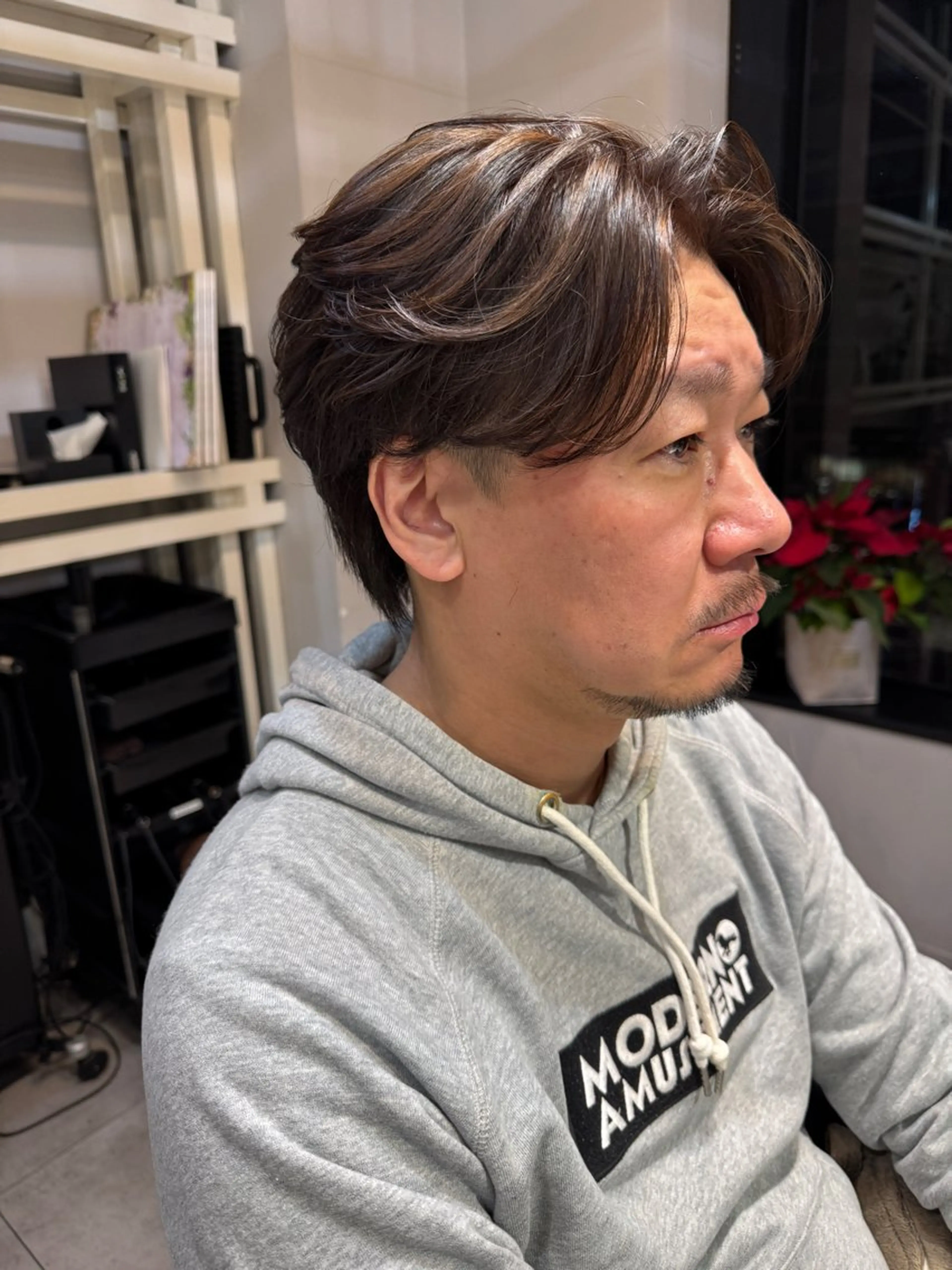 ミディアム カラー メンズ センターパート カット ヘアカラー トリートメント 似合う髪型が 分からない方へのヘアスタイル