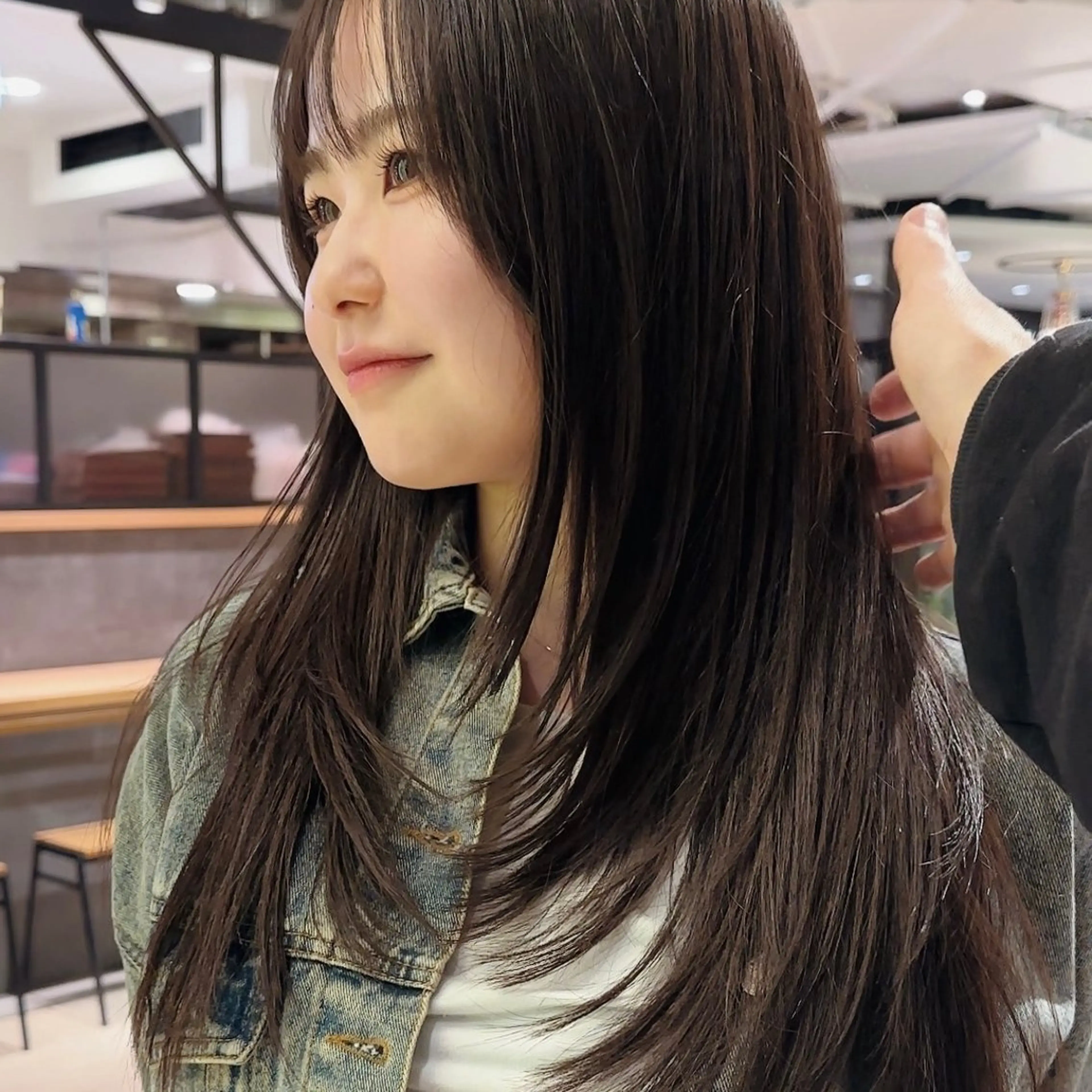 セミロング カット 田中 優菜のヘアスタイル