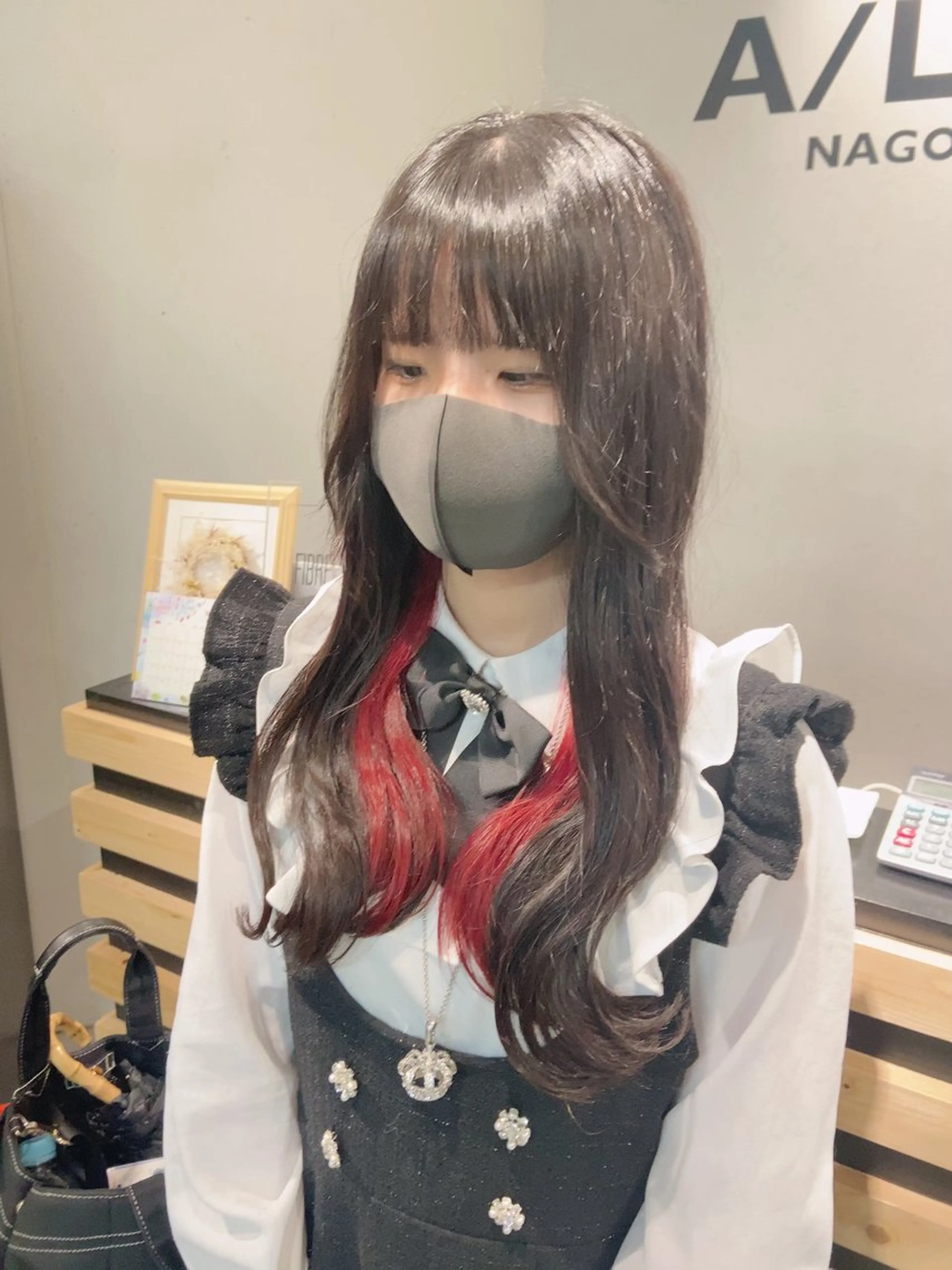 ミディアム カラー レッドカラー ヘアカラー トリートメント ウルフカット レイヤーカット上柿のヘアスタイル