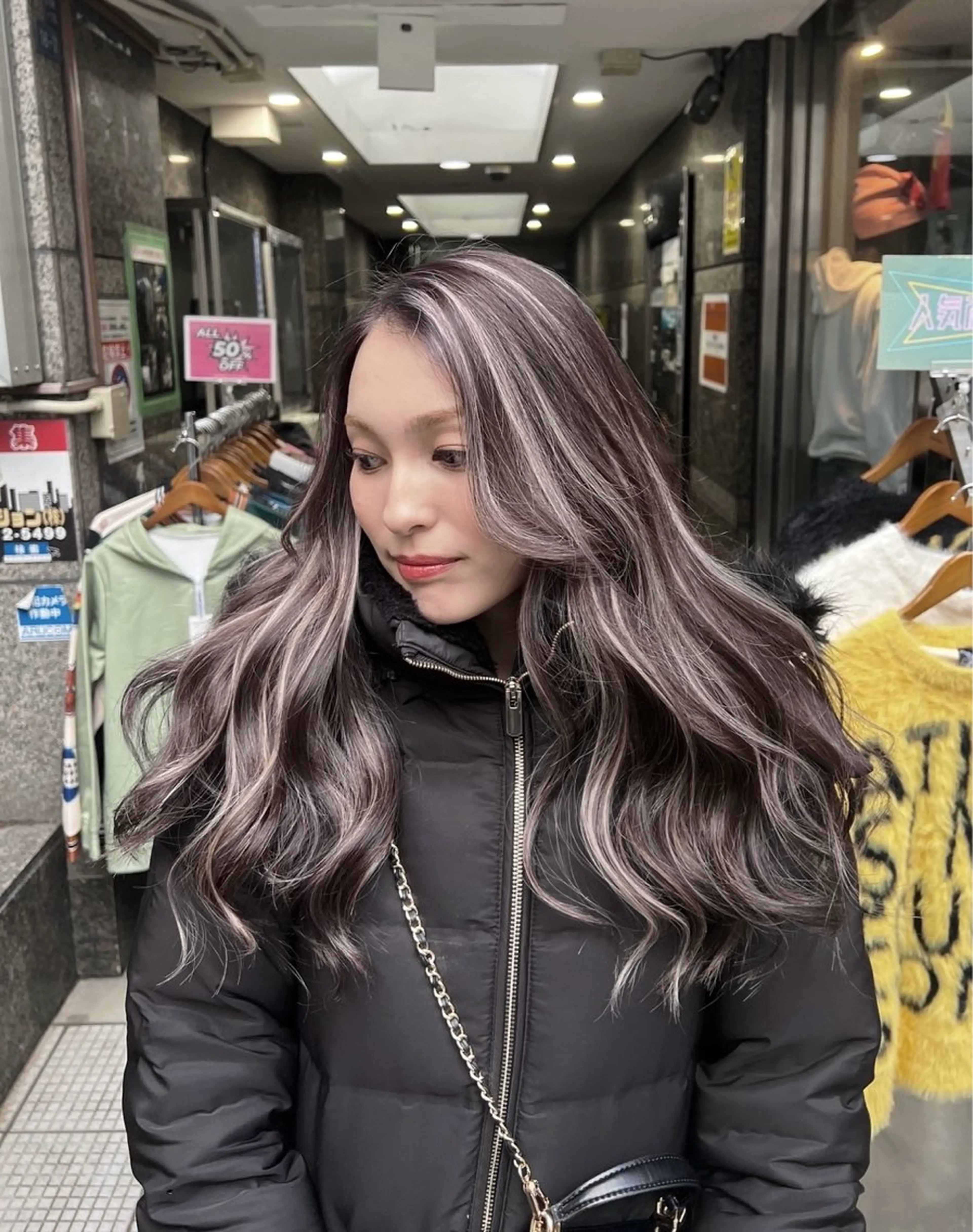 ロング カラー ダークグレー ダークグレージュ グレージュ ハイライトカラー ハイライト ヘアカラー トリートメント 指名数No.1 /NAOYAのヘアスタイル