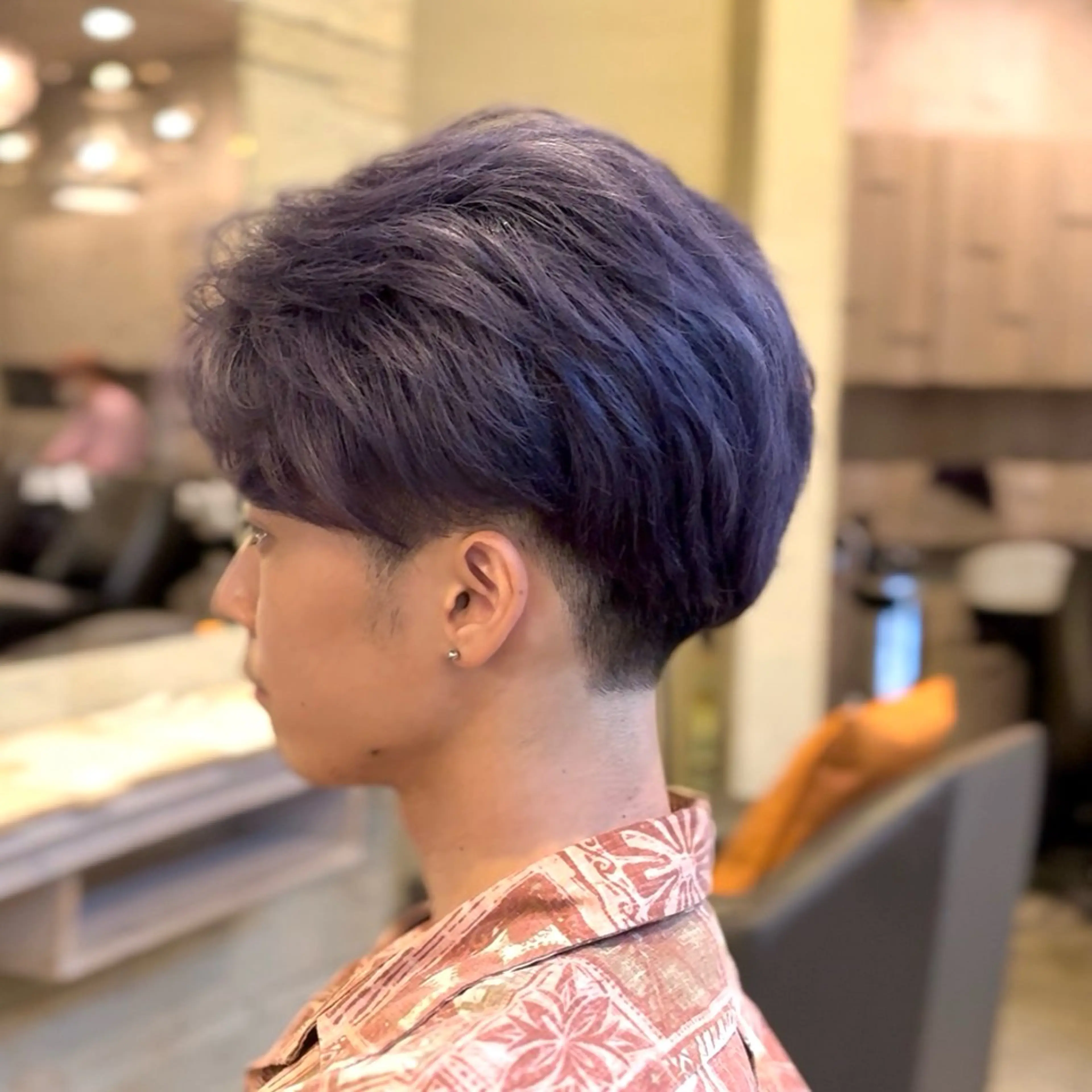 ショート メンズ センターパート カット ヘアカラー トリートメント 井内 亮次のヘアスタイル