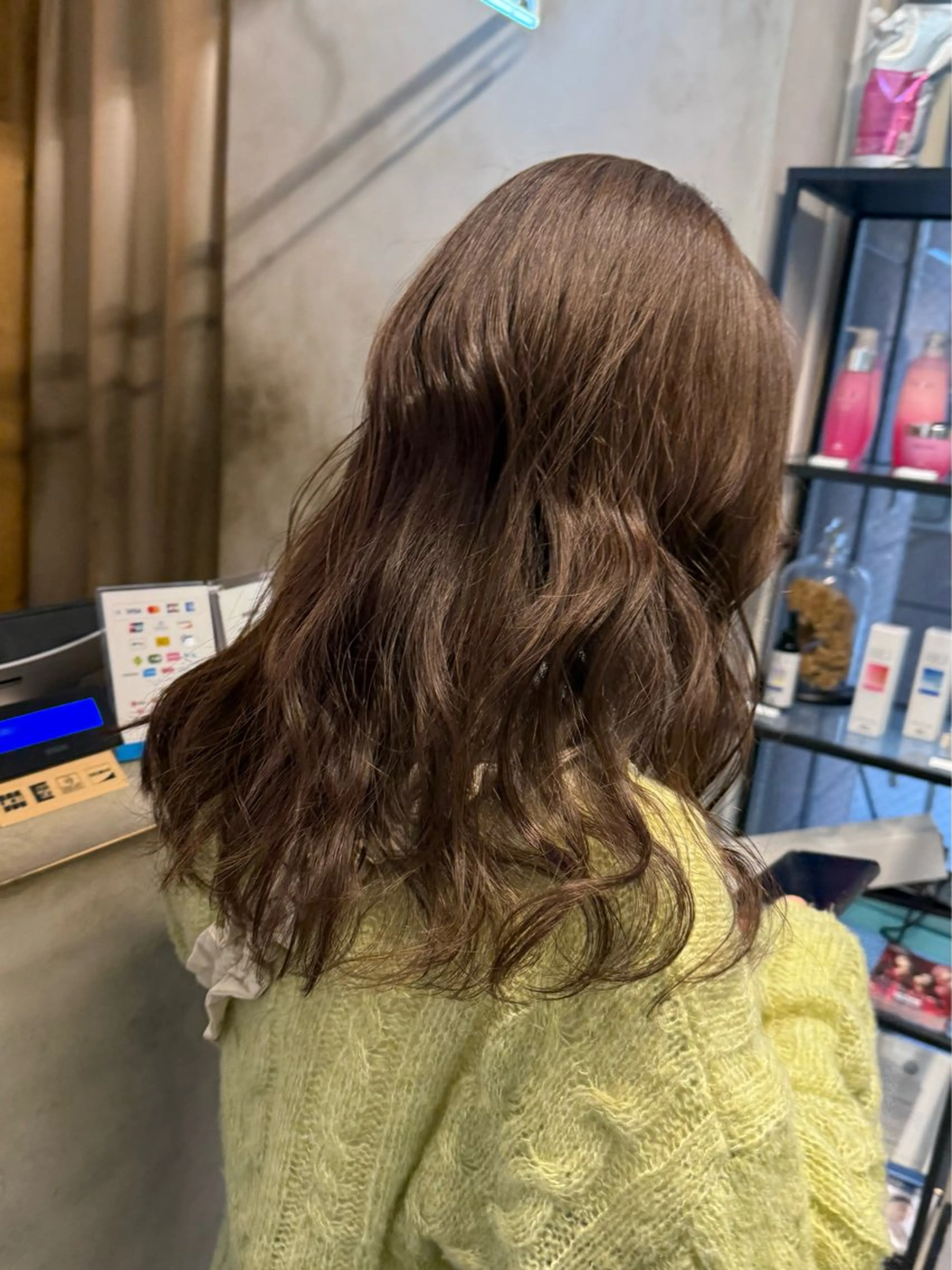 セミロング カラー ミルクティー× グレージュMOMOのヘアスタイル