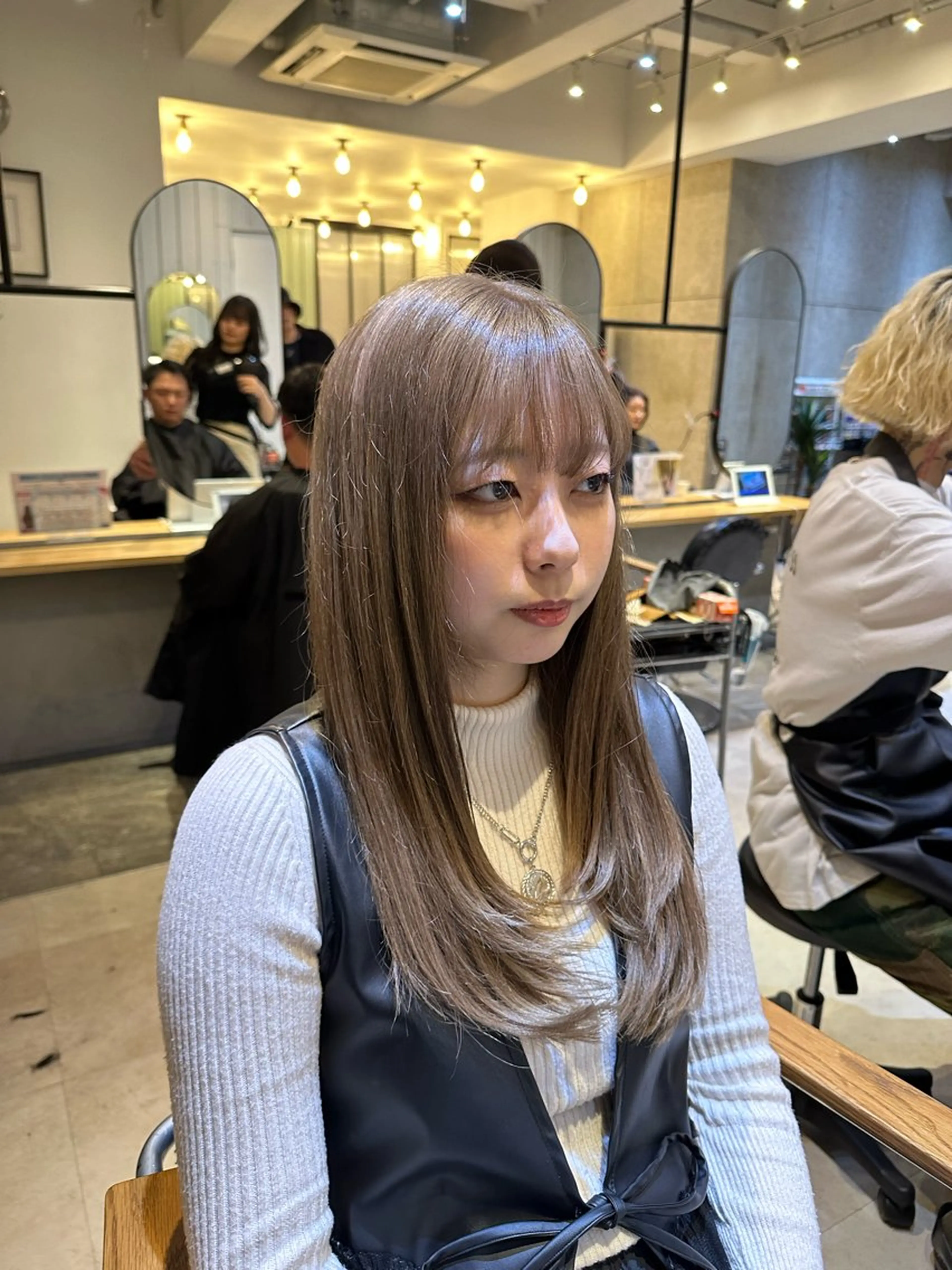 ミディアム カラー カット ヘアカラー KOGA／ パーマモデル募集のヘアスタイル