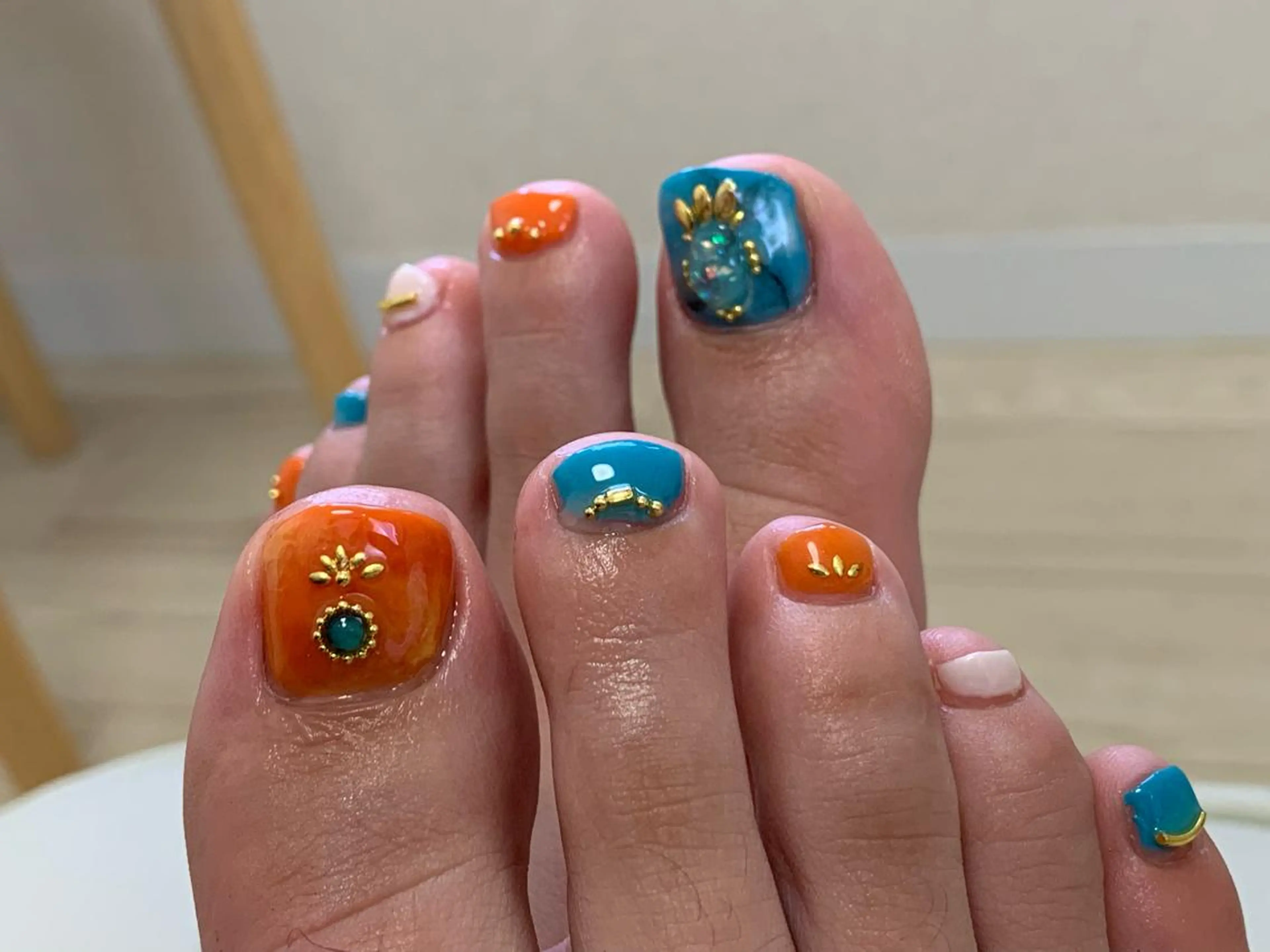 ネイル ニュアンスネイル オレンジ 夏ネイル 新山 聖のネイルデザイン