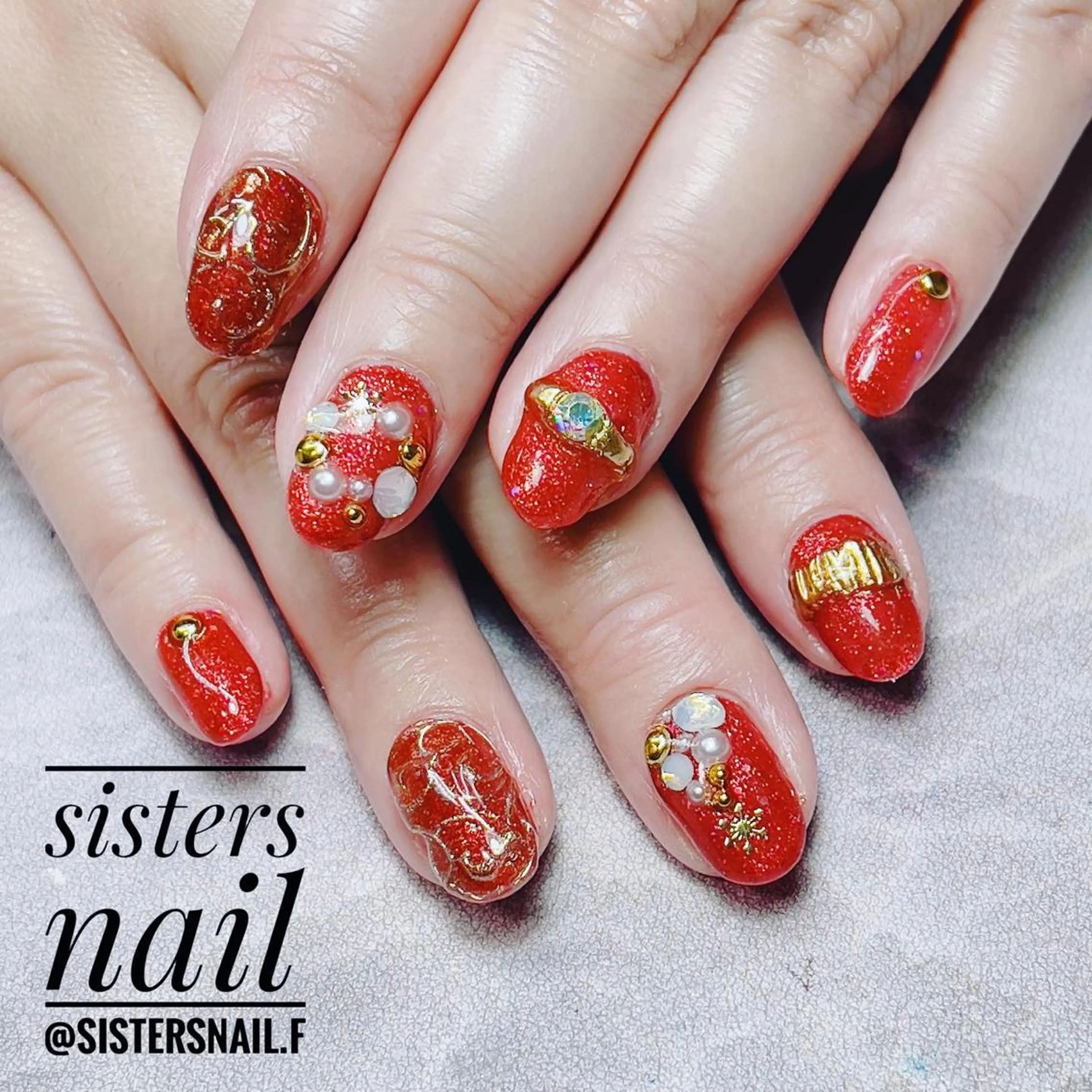 ネイル アートネイル キラキラネイル ラメ(グリッター) 赤色 冬ネイル sisters nail.fのネイルデザイン