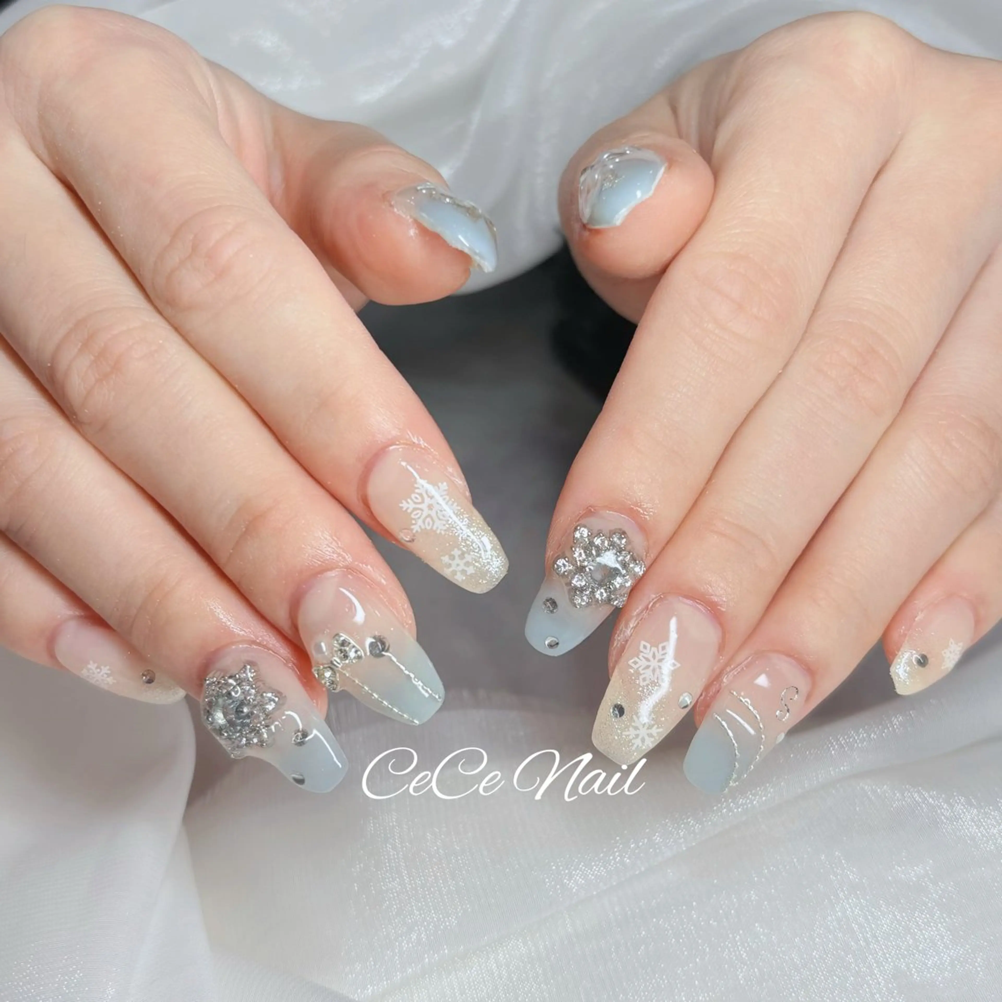 ネイル オーロラネイル 長さ出し フットネイル フレンチネイル ジェルネイル ハンドネイル CeCe Garden所属・CeCeGarden ✨️キラキラワンホンのネイルデザイン