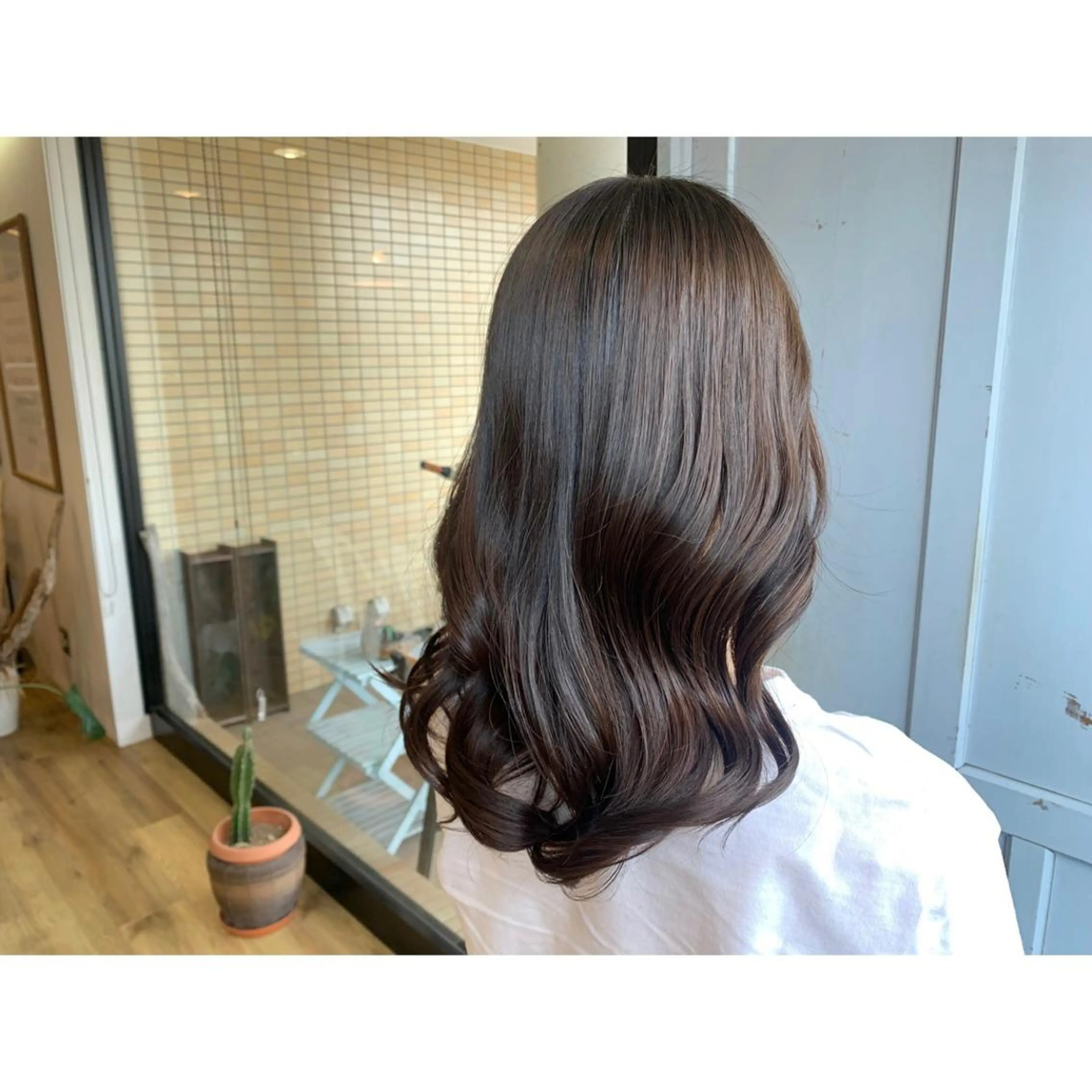 ロング カラー グレージュ ヘアカラー トリートメント ツキダテ ユイのヘアスタイル