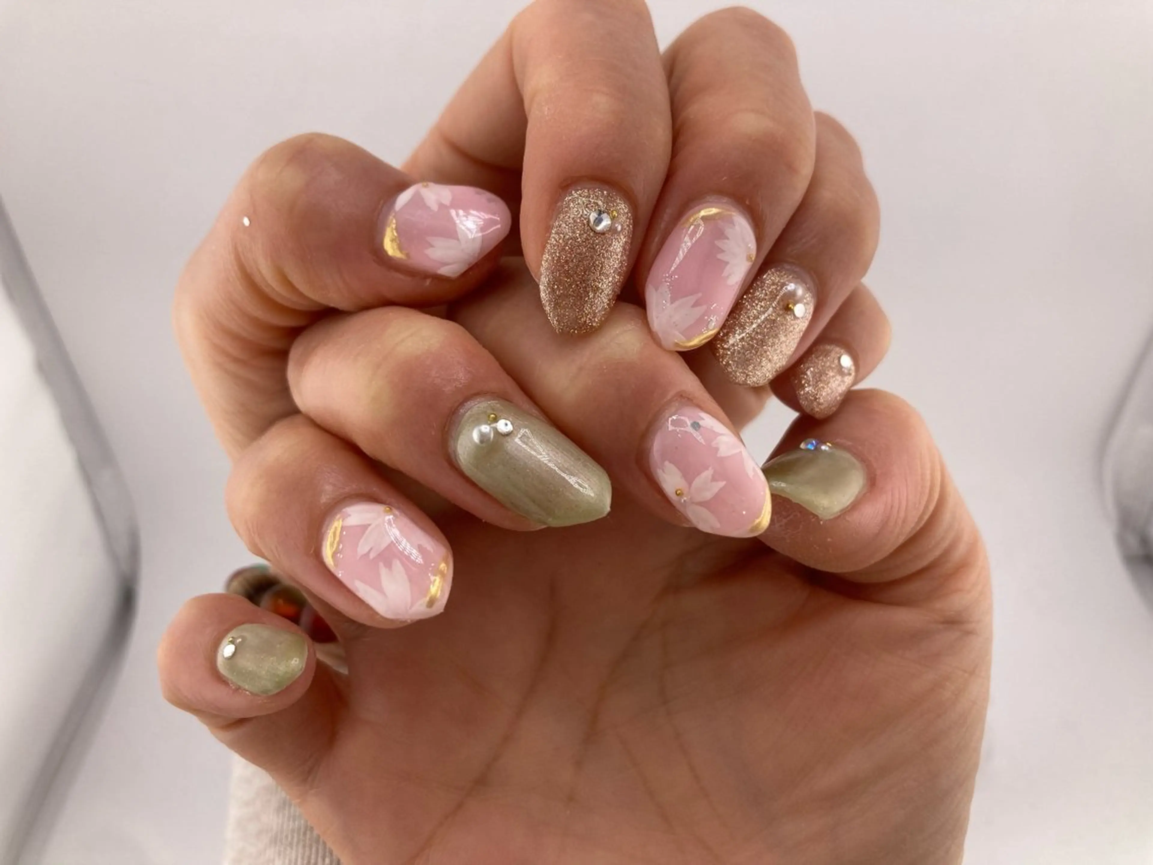ミディアム ハンドネイル RISA nail gleeのネイルデザイン