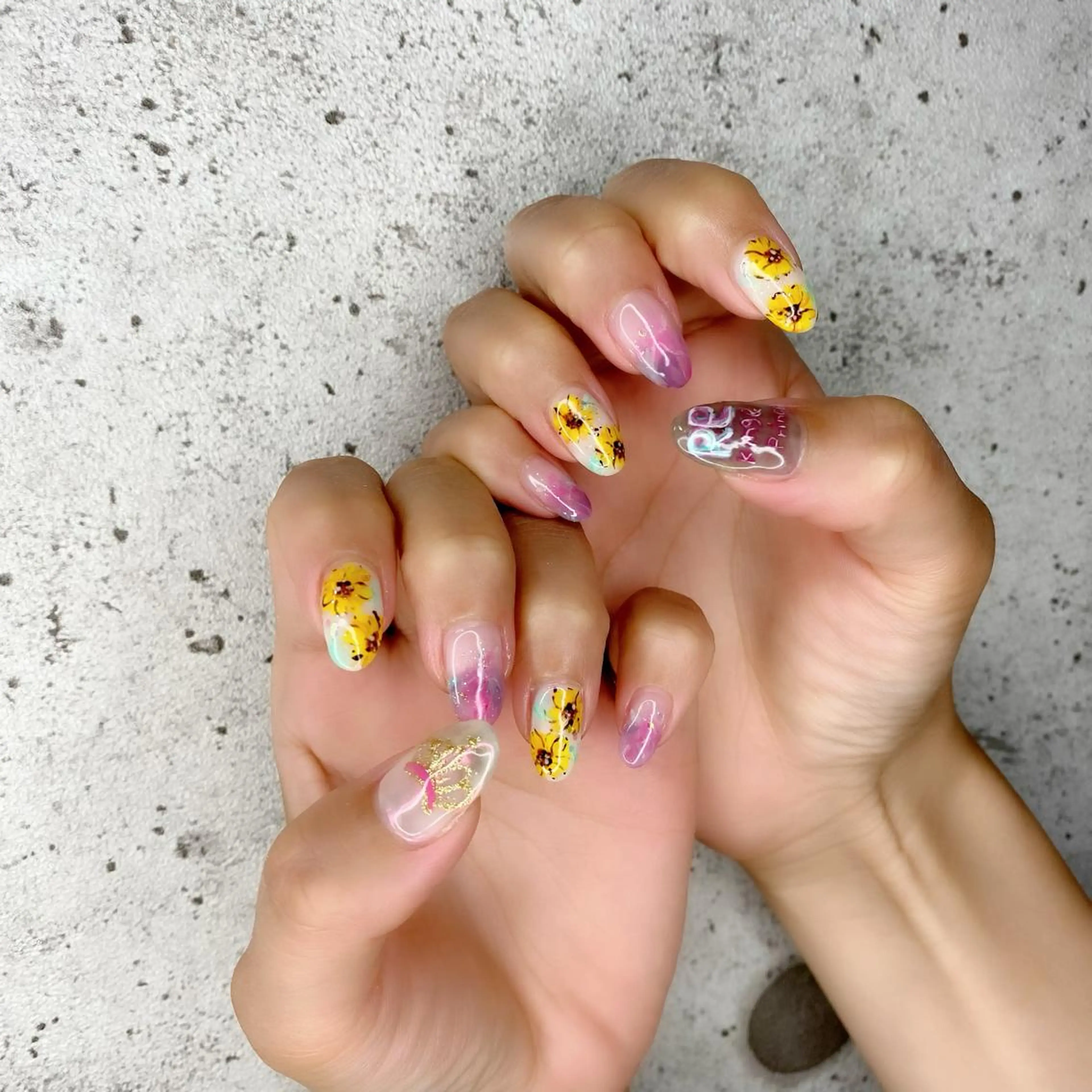 ミディアム カラー パーマ ヘアアレンジ メンズ キッズ ネイル マツエク・マツパ グラデーションカラー ピンクカラー カラーマツエク ジェルネイル グラデーション ハンドネイル Salon Ｋのネイルデザイン