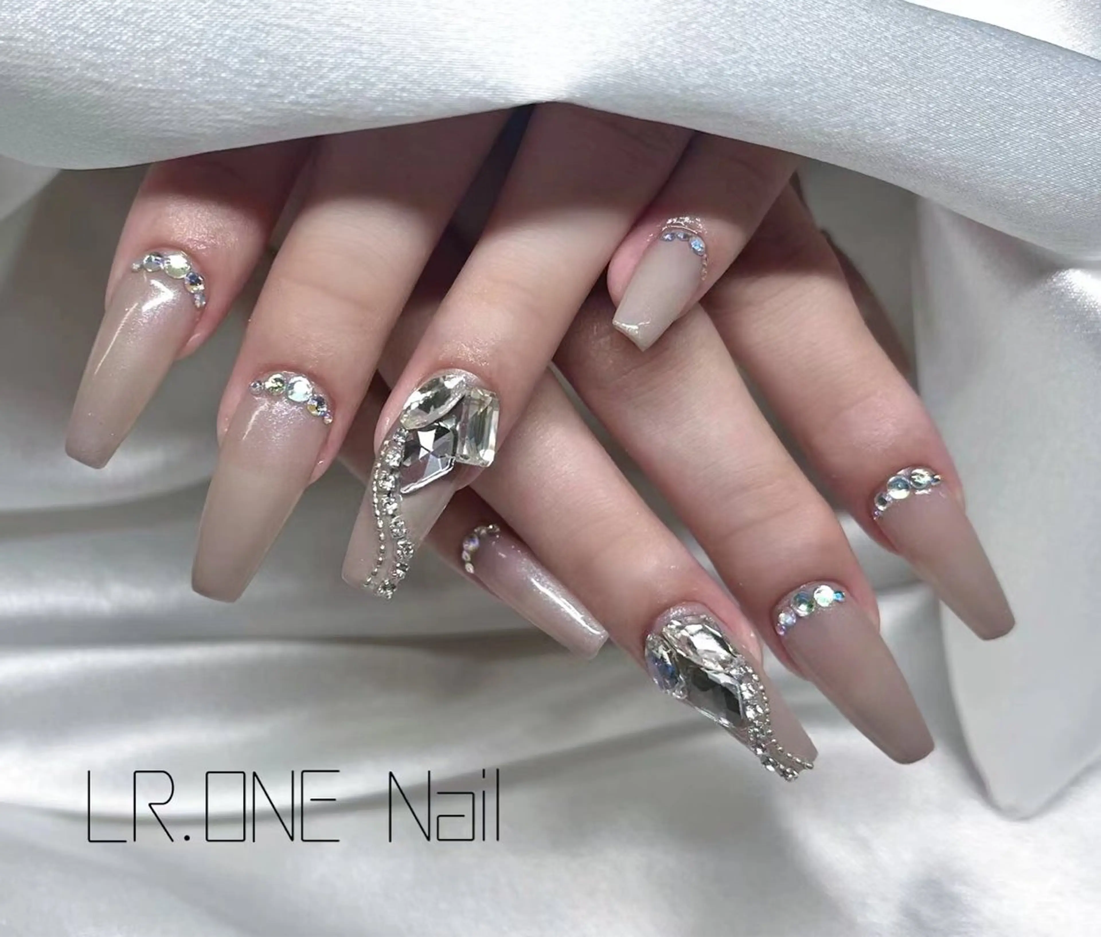 ネイル ハンドネイル LR.ONE ヨウのネイルデザイン