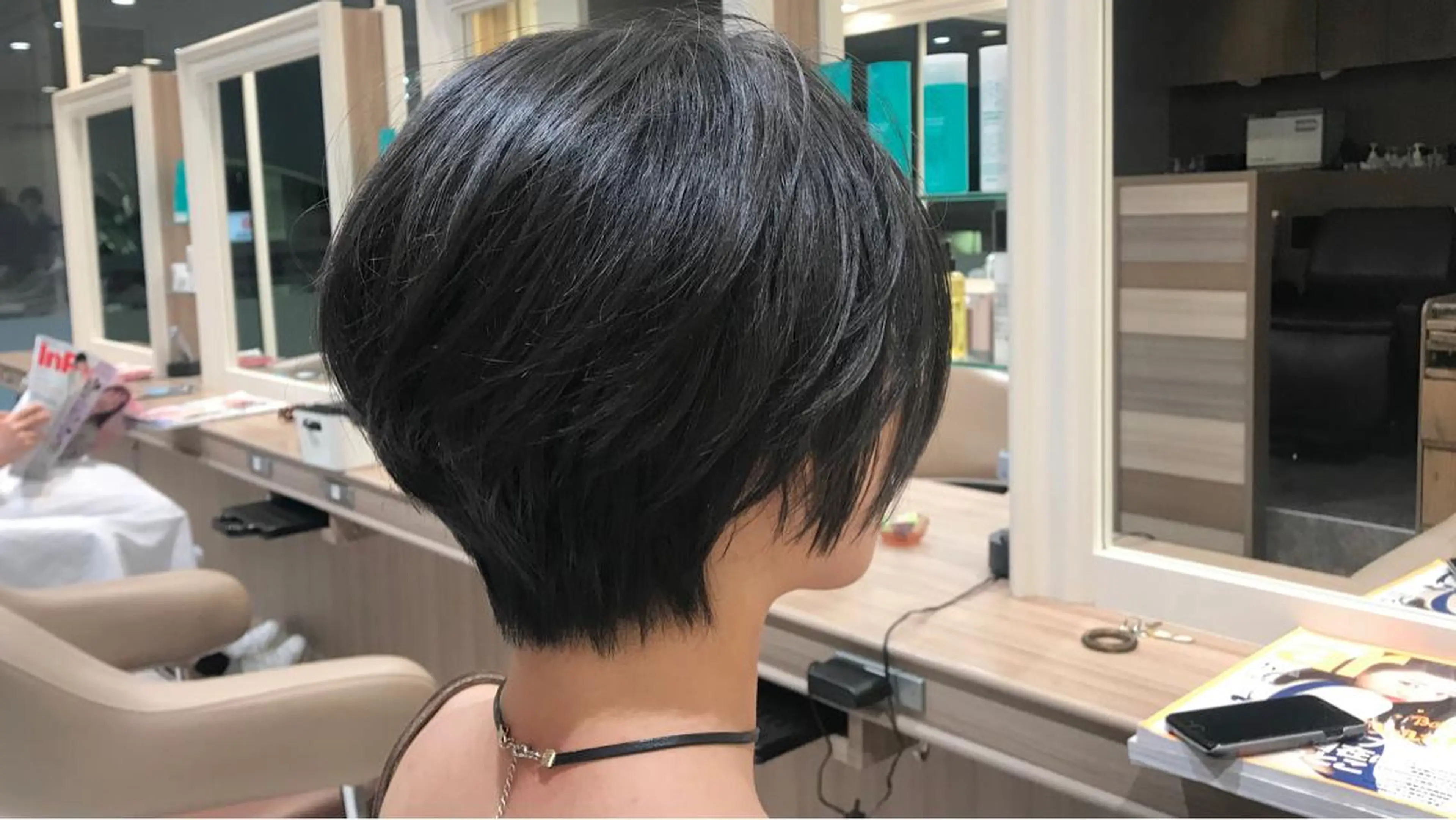 ショート カラー ブリーチ 当日予約🆗✂︎ ウエモト　タクのヘアスタイル