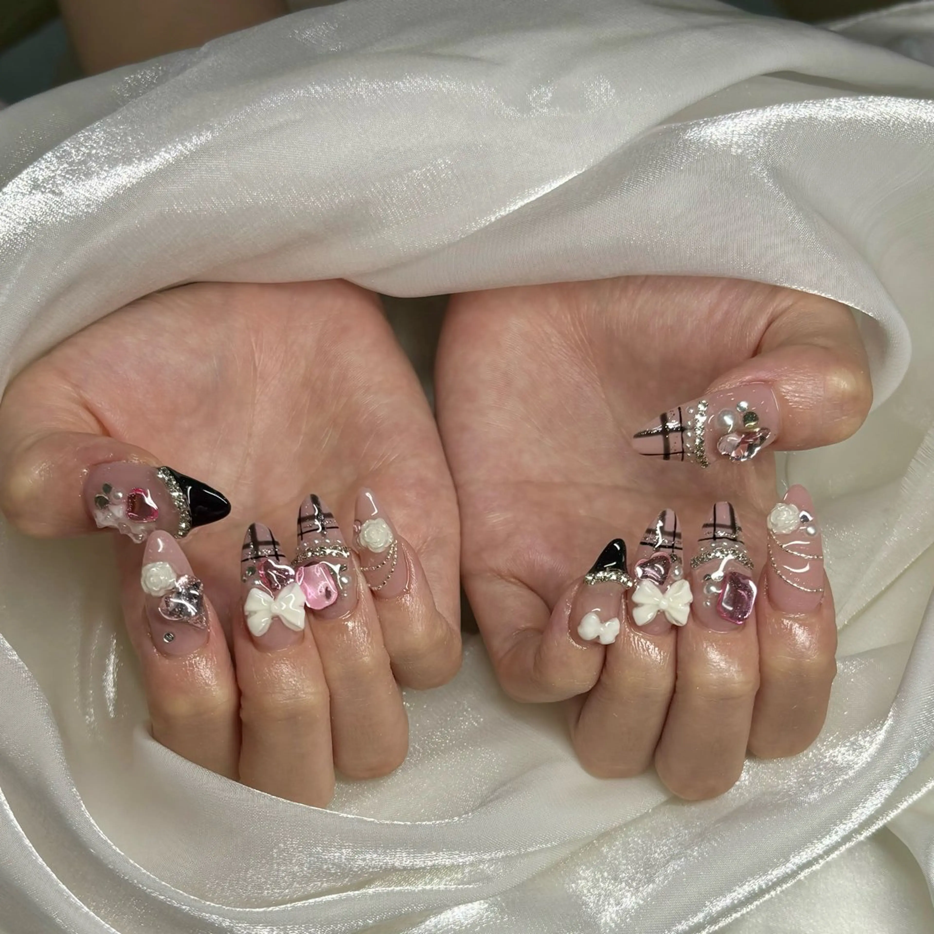 ネイル ハンドネイル CeCeGarden ✨️キラキラワンホンのネイルデザイン