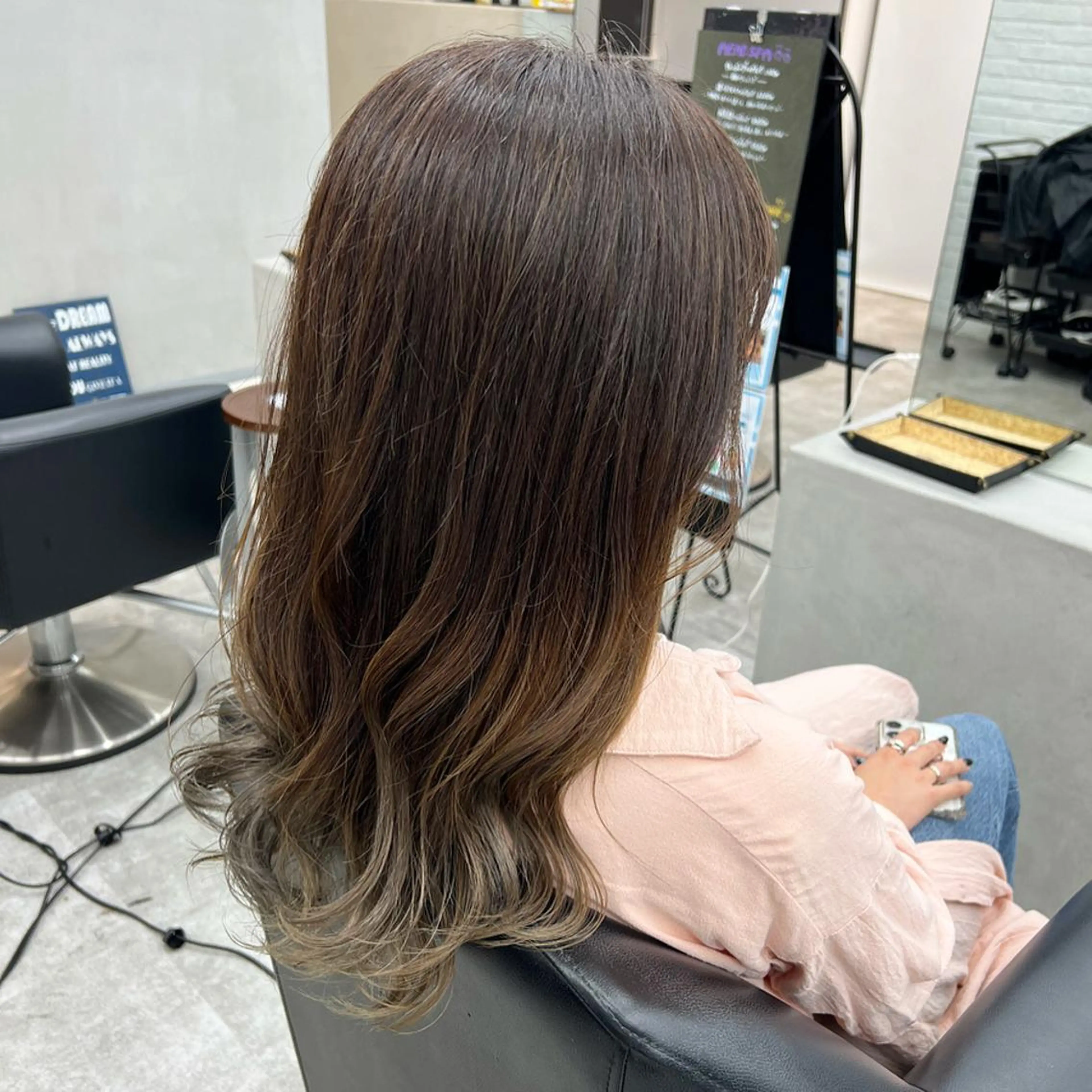 ロング カラー 畑中 咲穂のヘアスタイル