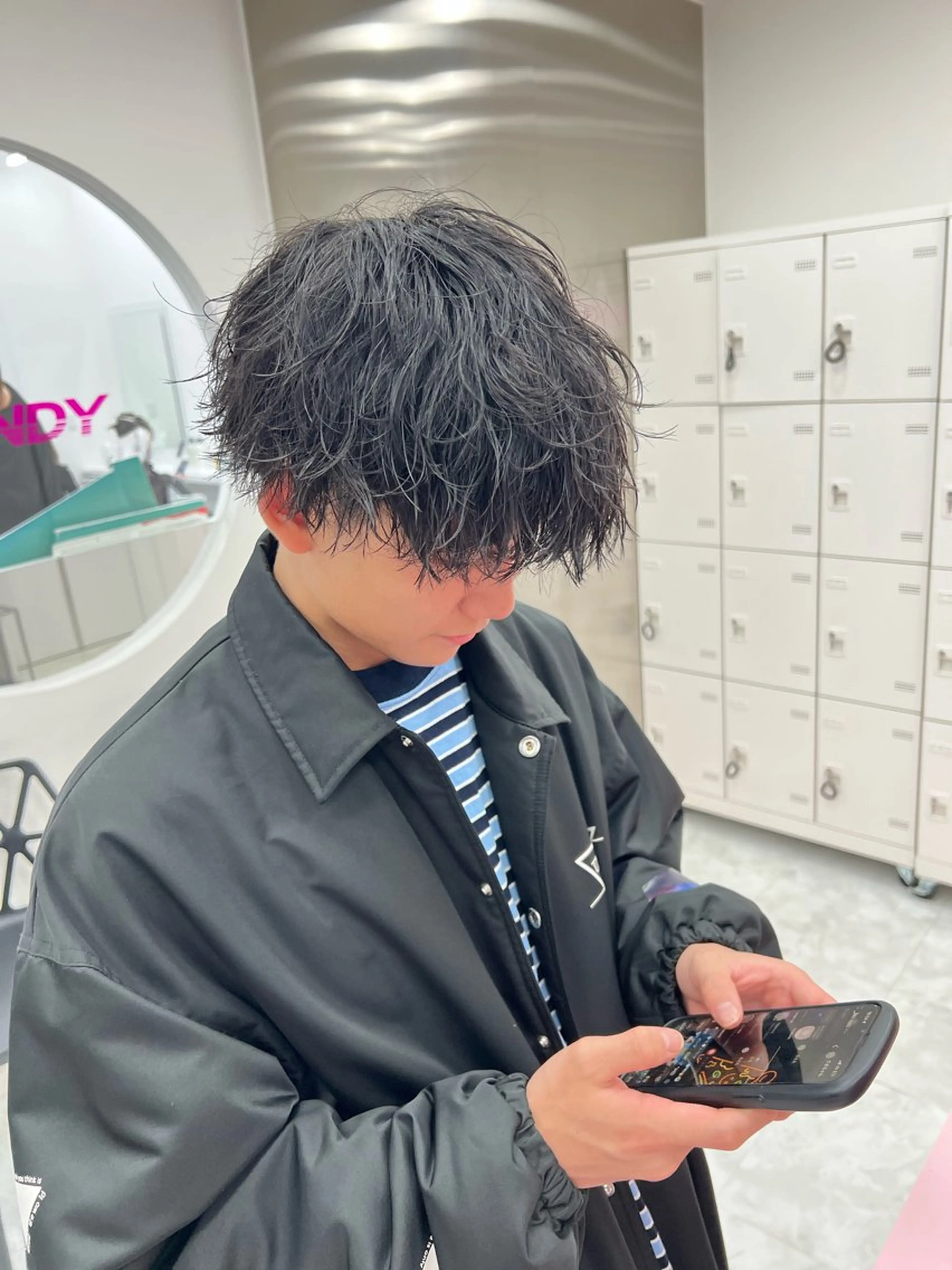 ミディアム パーマ メンズ ミディアムパーマ センターパート メンズ韓国風 韓国マッシュ マッシュウルフ メンズパーマ特化 TAIGAのヘアスタイル