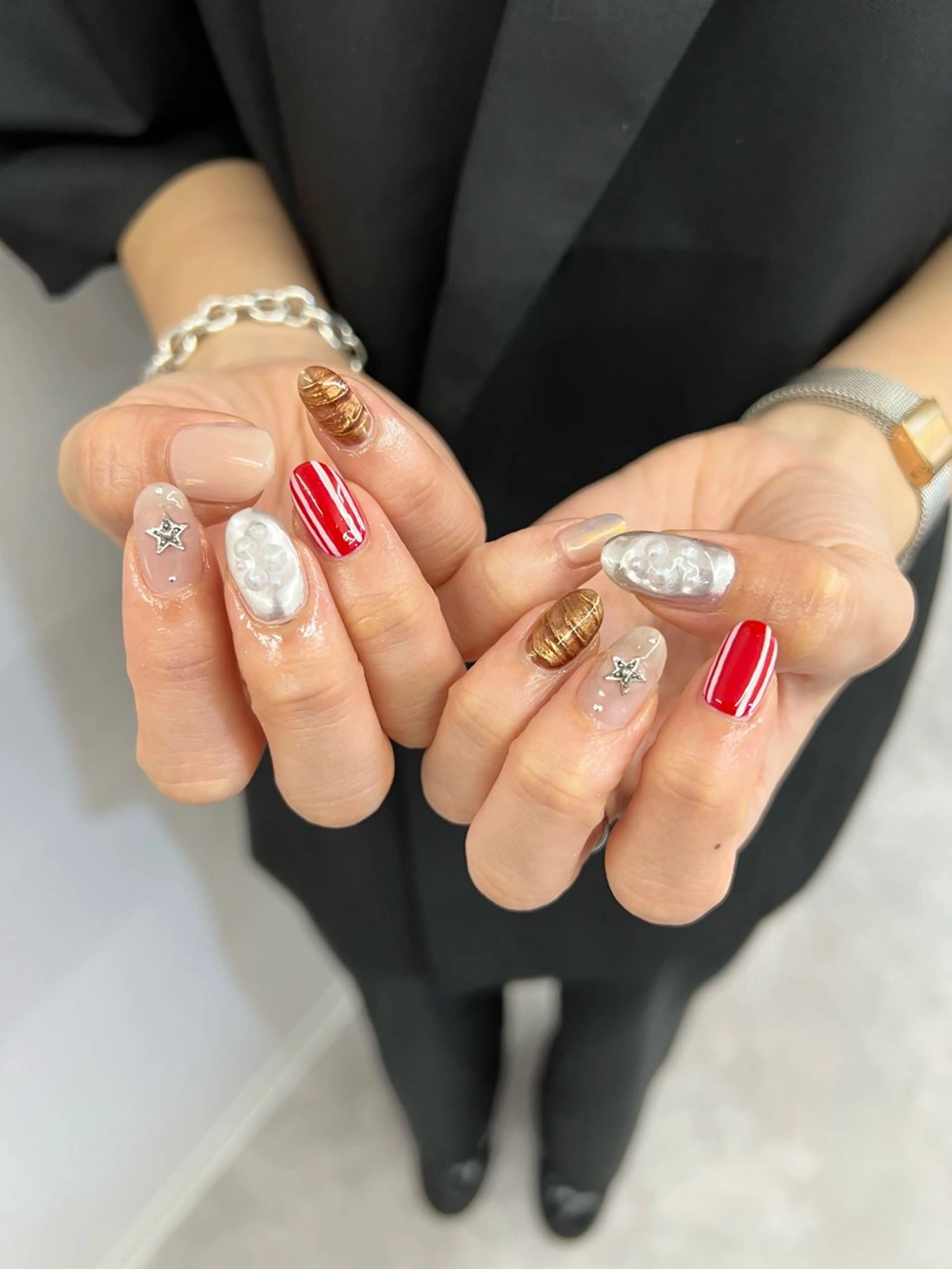 ネイル ジェルネイル ニュアンスネイル パラジェル ぷっくりネイル 赤色 ハンドネイル ハンドケア Bana_ Nailのネイルデザイン
