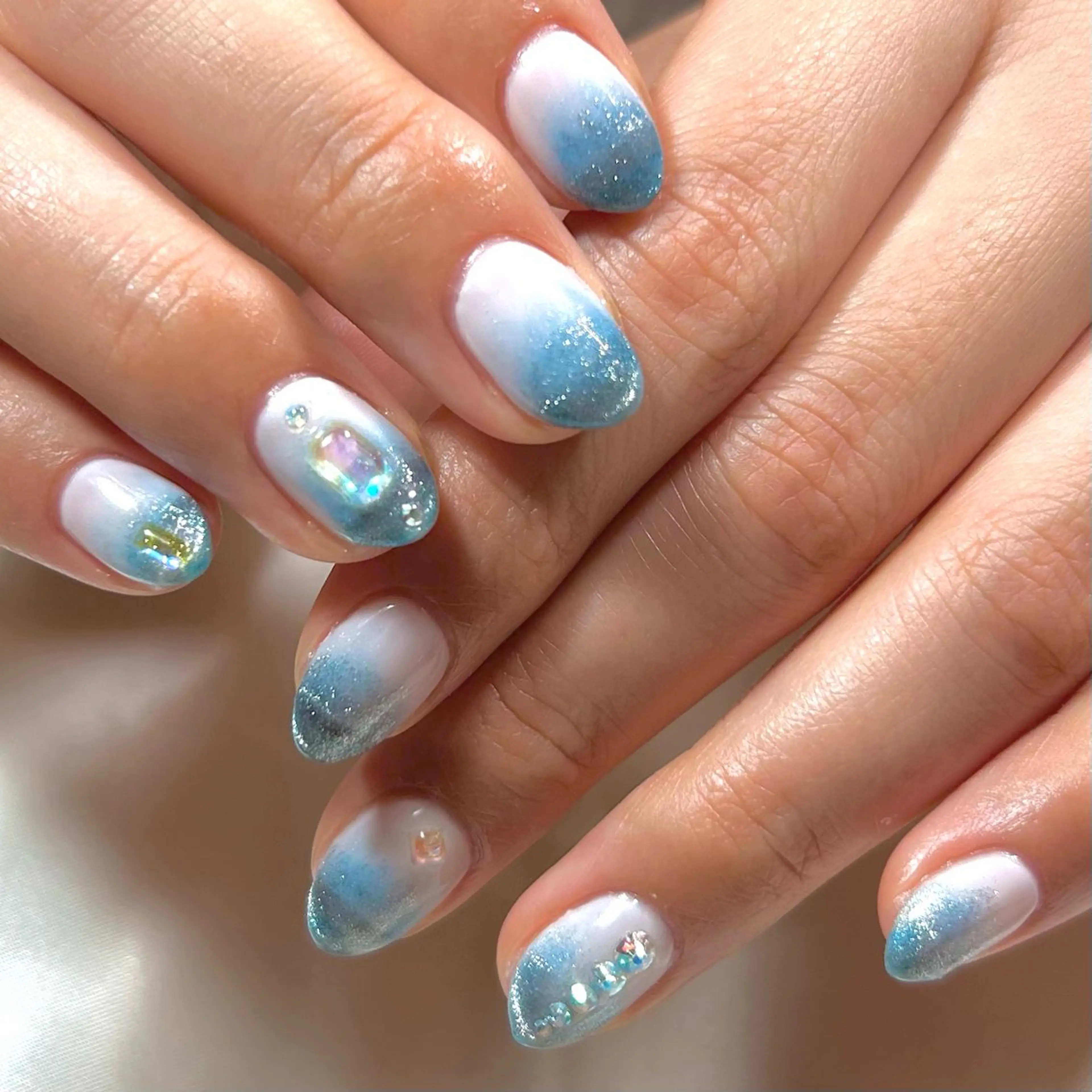 ネイル ブルー フレンチネイル グラデーション キラキラネイル マグネットネイル shine'an fuka🌿🫧のネイルデザイン