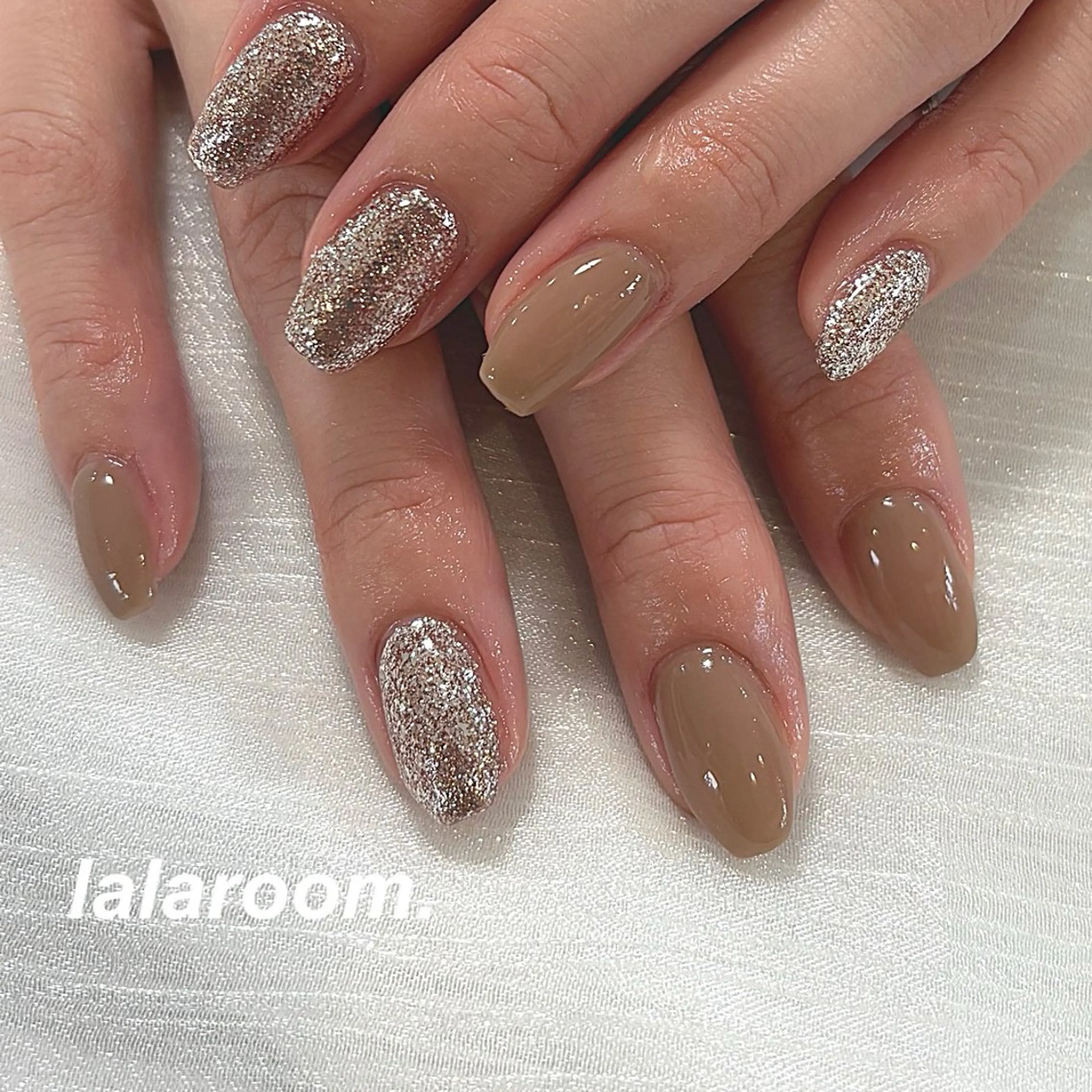 ネイル キラキラネイル マグネットネイル オフィスネイル ワンカラーネイル シンプルネイル ハンドネイル lalaroom. nailsalon航空公園店所属・lala room.のネイルデザイン