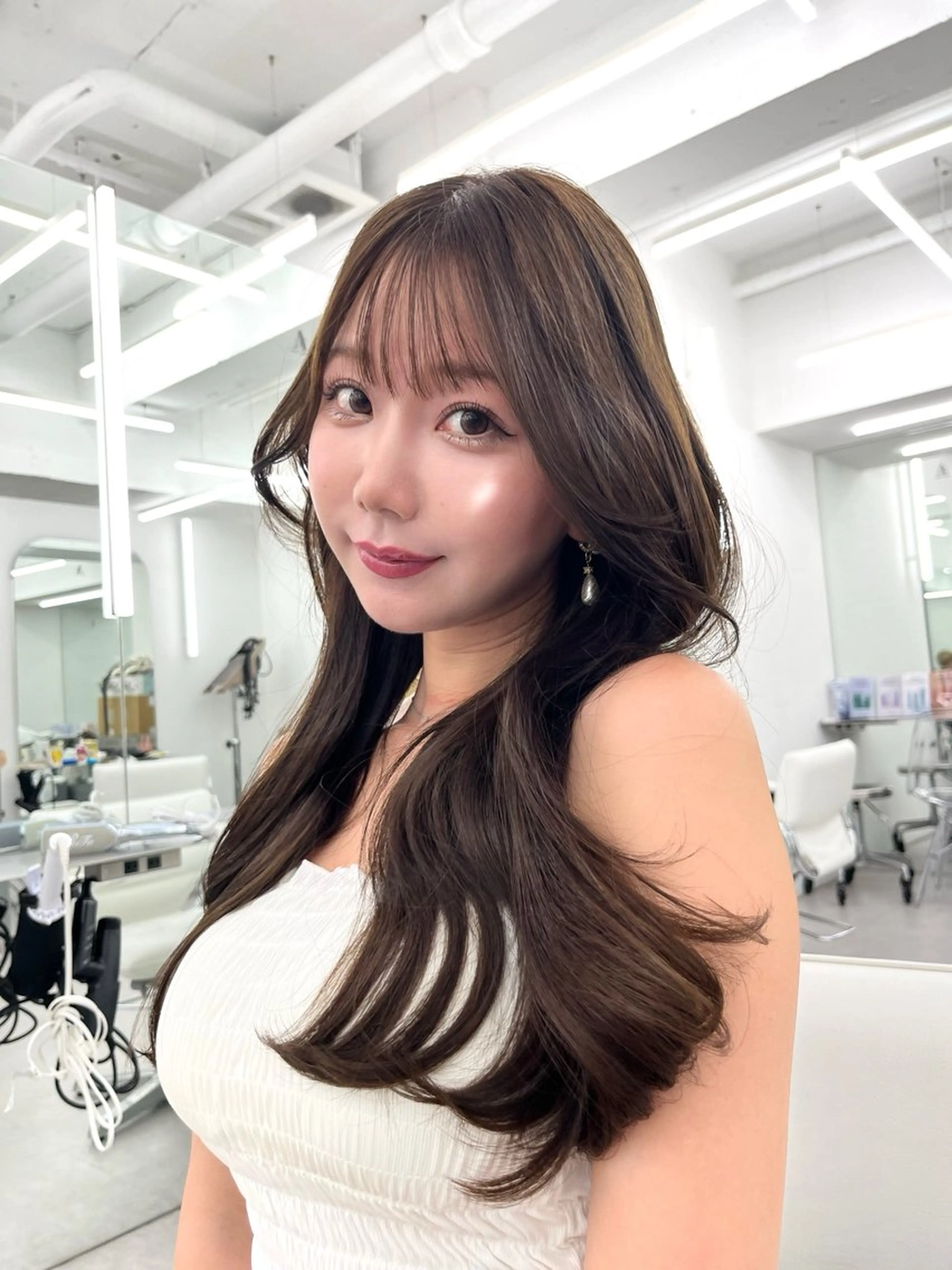 ロング アッシュ ボブ くびれヘア 顔まわりレイヤー 顔周りカット 透明感カラー✨🩵 韓国ヘアkanatoのヘアスタイル