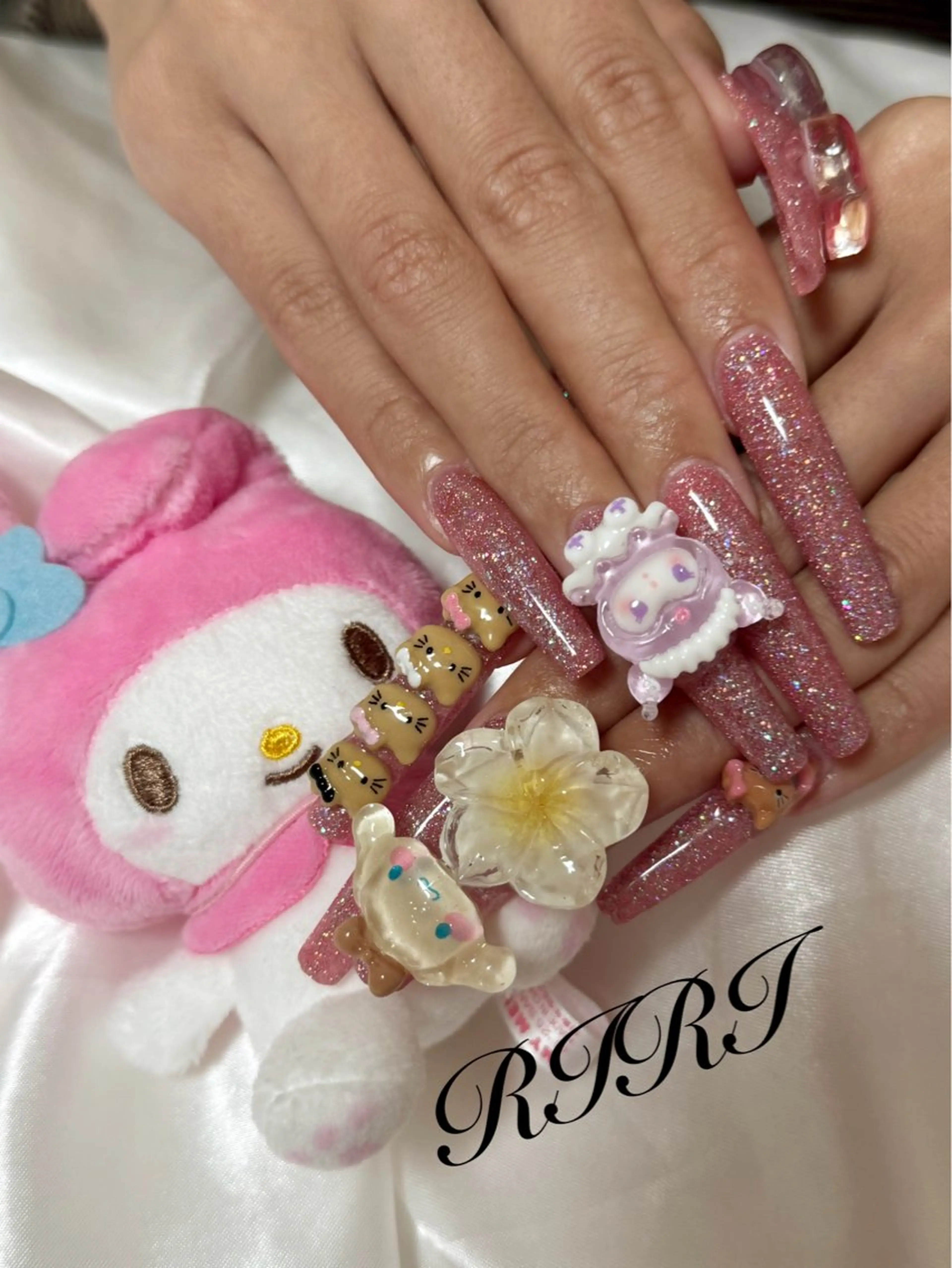 ネイル ジェルネイル ラメ(グリッター) ロングネイル ピンク スカルプネイル riri オーナーのネイルデザイン