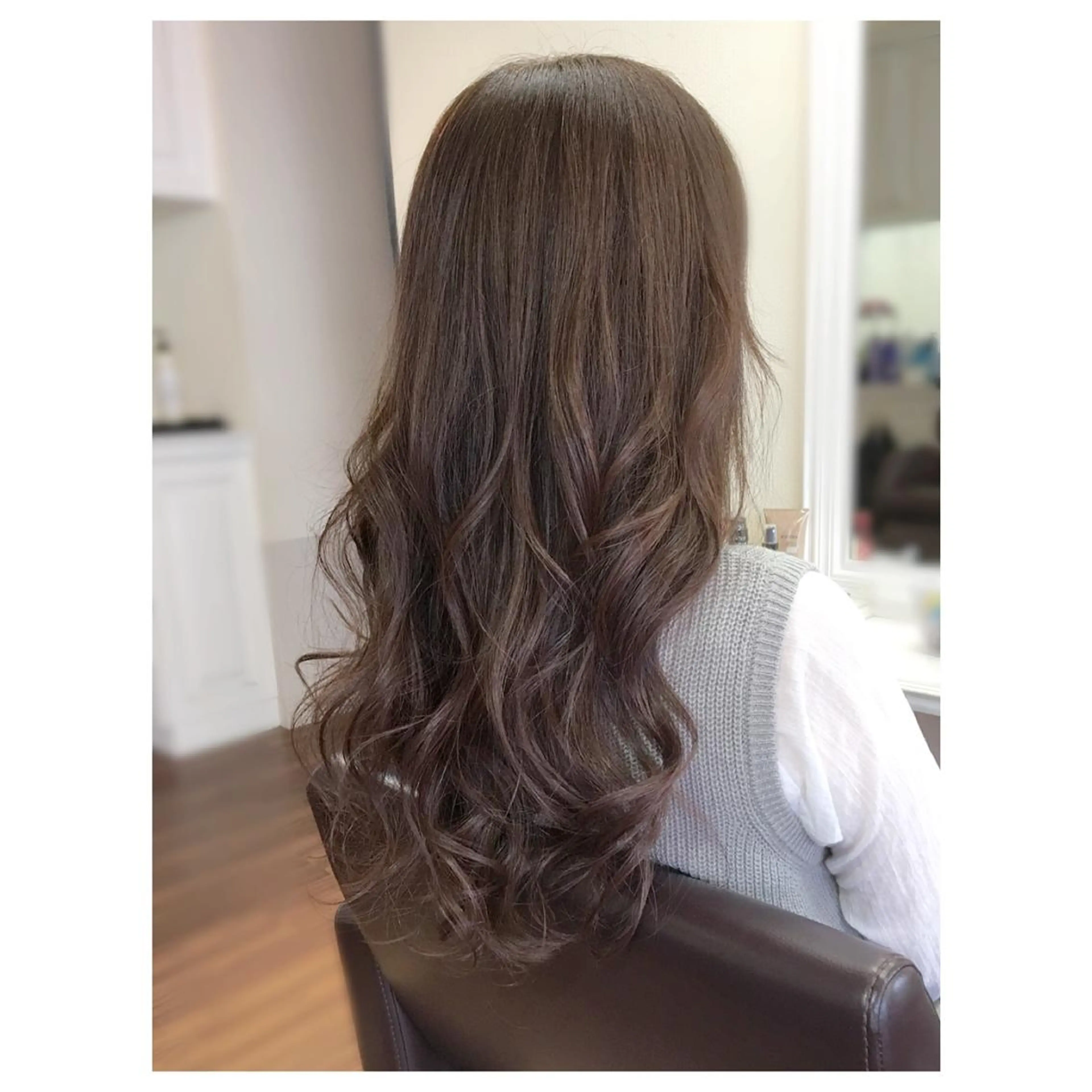 セミロング ロング カラー アッシュ ラベンダーカラー ラベンダーアッシュ 外国人風カラー Beauty Salon  peige所属・peige 斉藤✨大人ヘアー✨のヘアスタイル