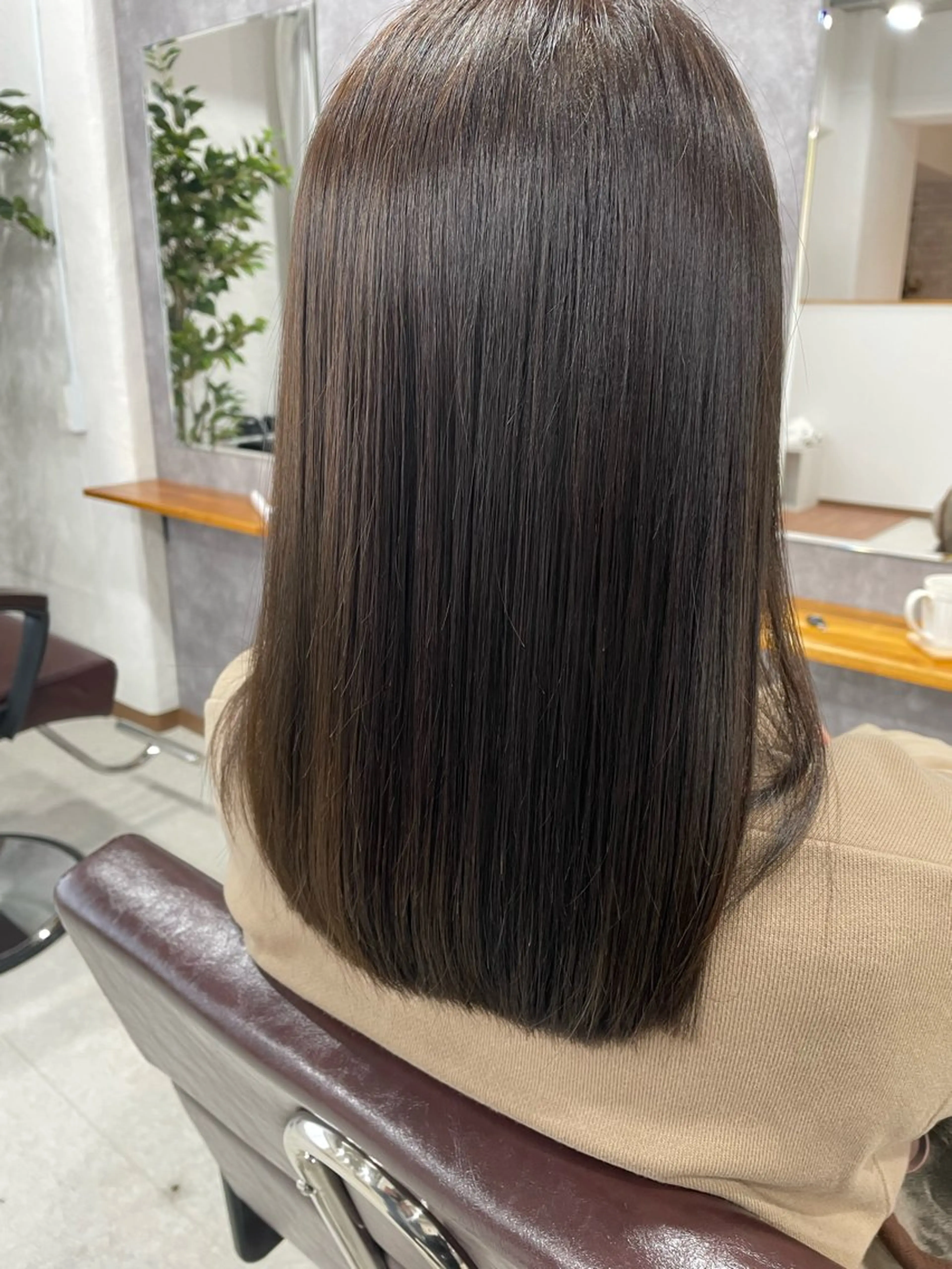 ミディアム パープルカラー ハイライト 学生 髪質改善 レイヤーカット 齋藤 彬のヘアスタイル