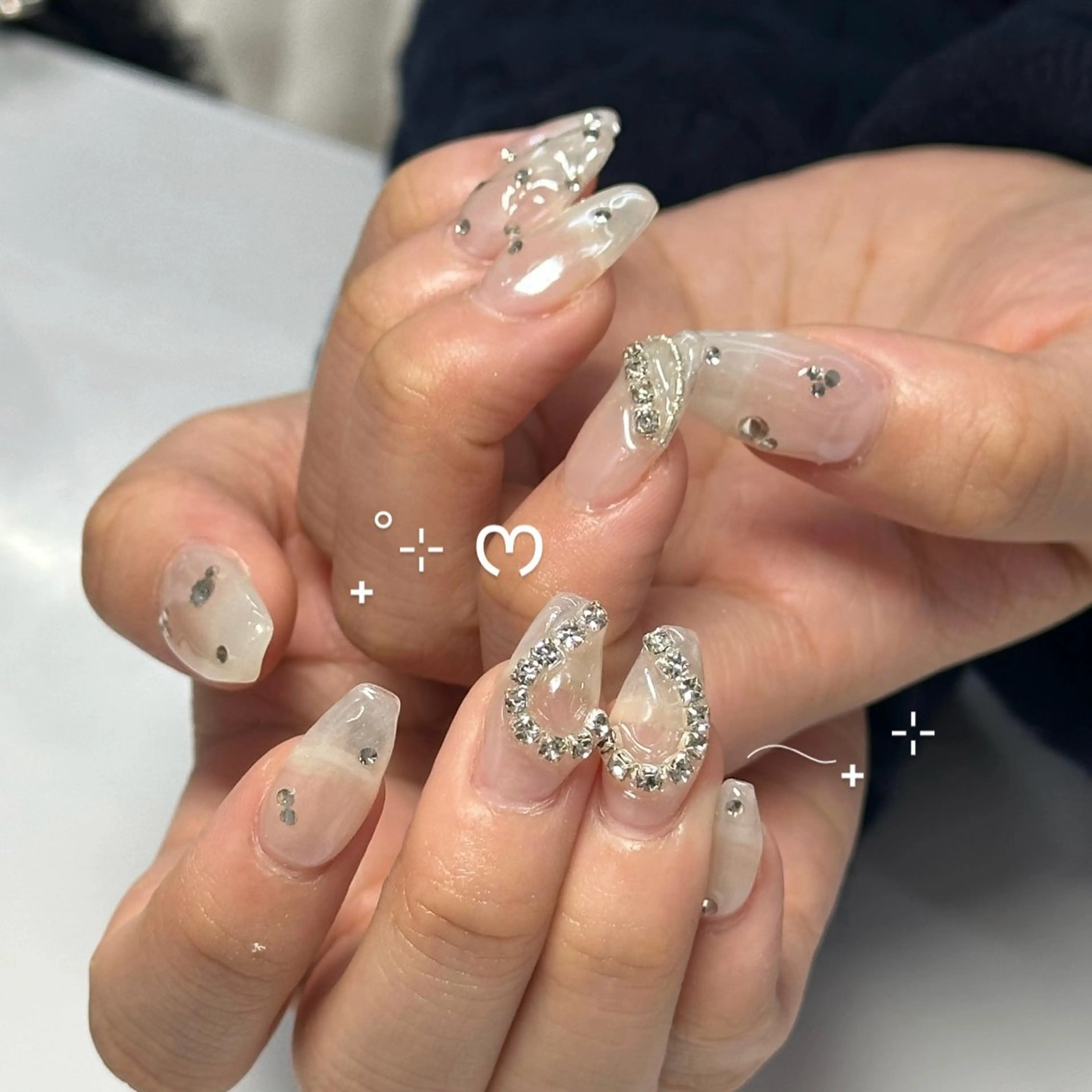 ネイル ハート ストーンネイル ホワイト ハンドネイル WOLTOKYO渋谷 yunaのネイルデザイン