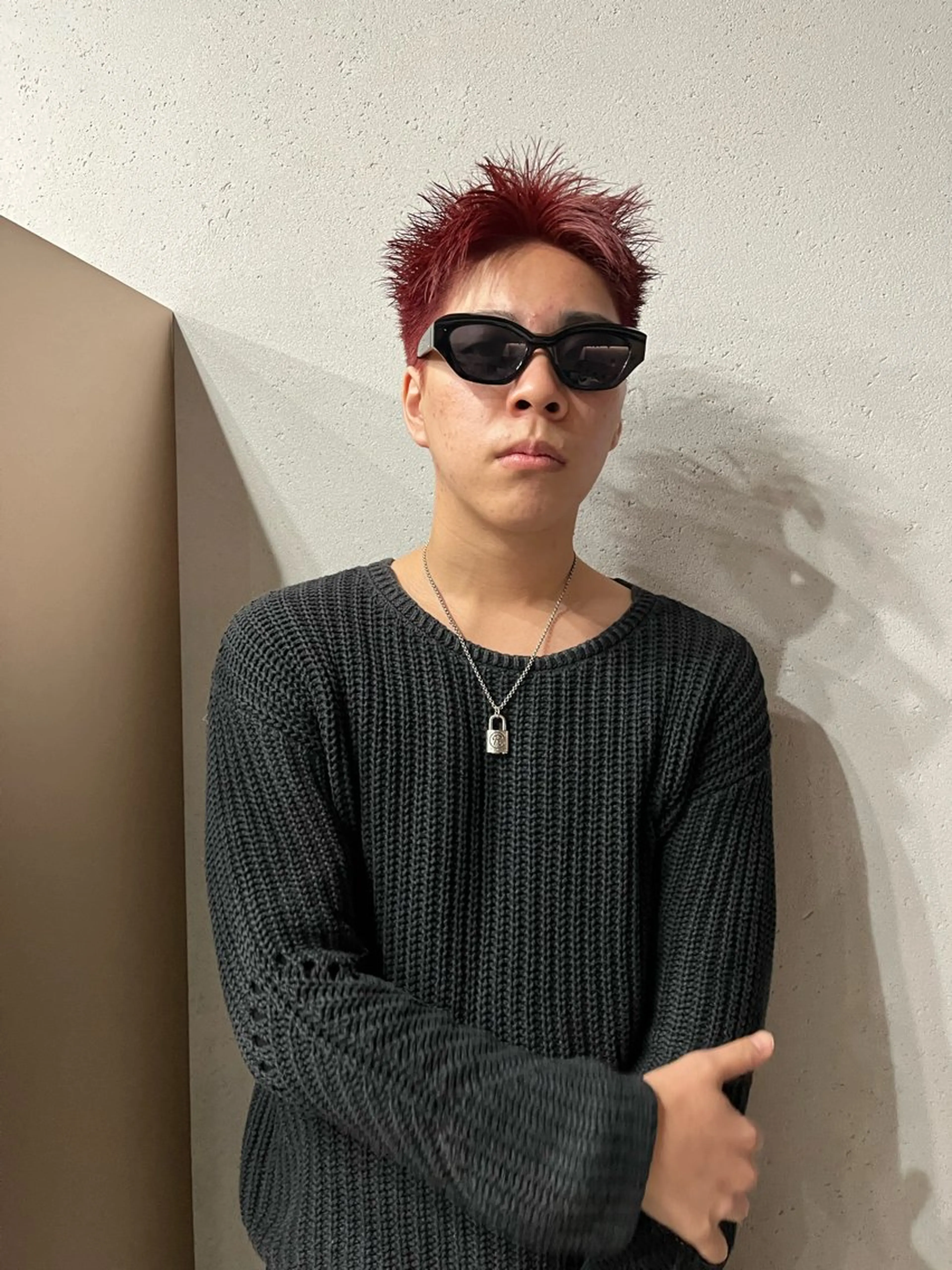 ショート カット 曲がる縮毛矯正 センターパートのヘアスタイル