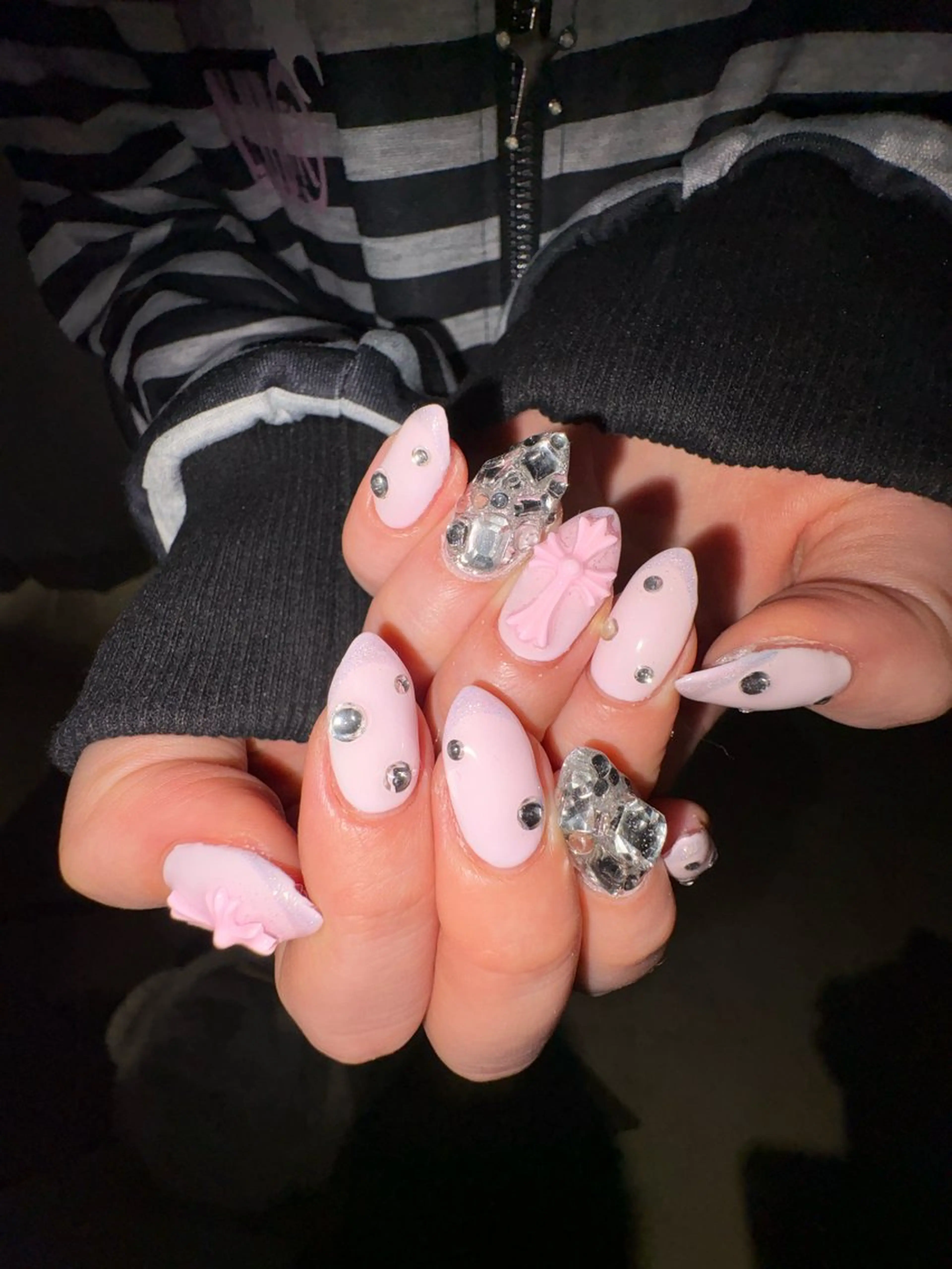 ネイル ハンドネイル ハンドケア カンナ【Y2Kネイル /コーンロウ】のネイルデザイン