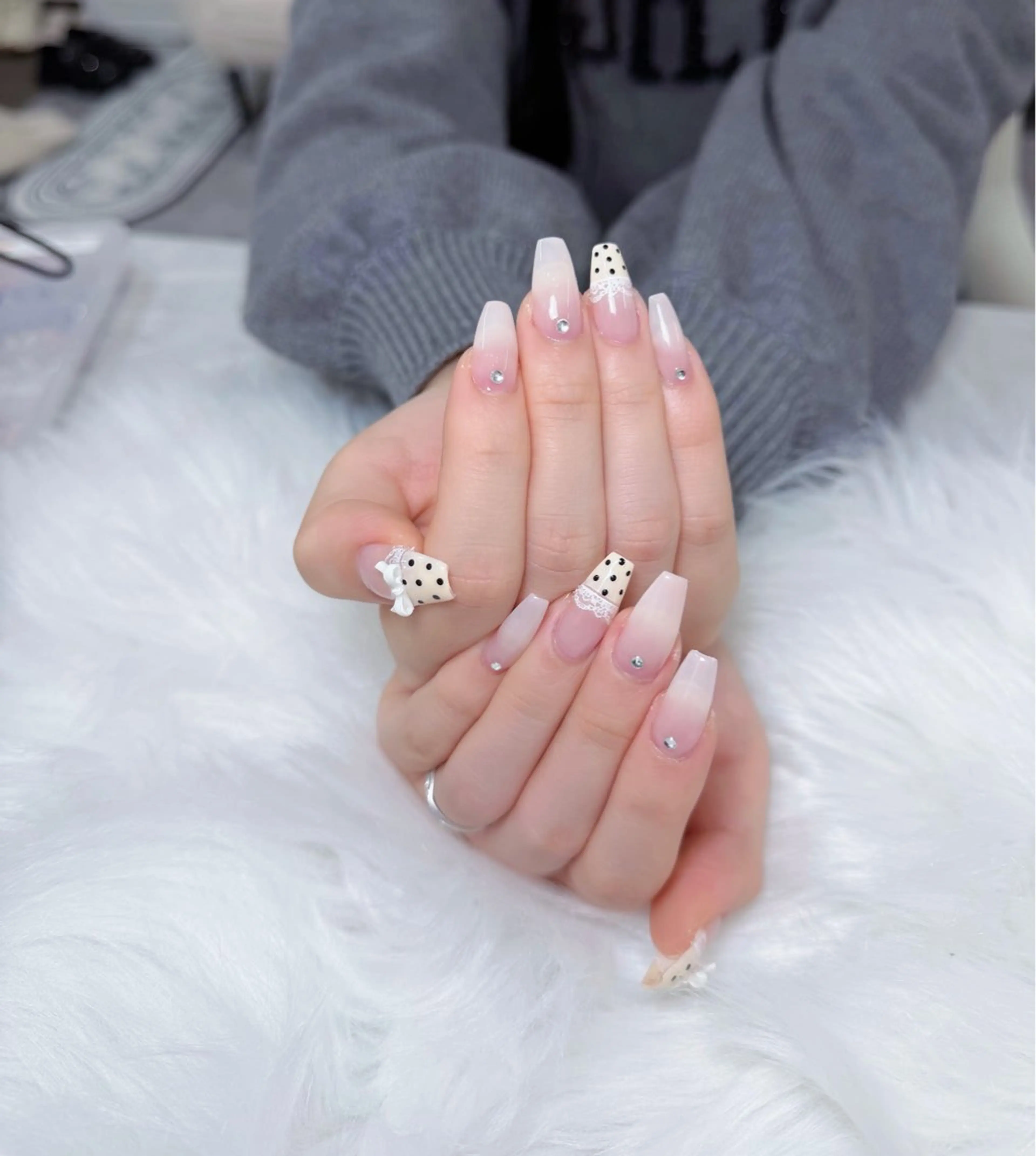 ネイル フレンチネイル キラキラネイル 韓国ネイル シンプルネイル ワンホンネイル ハンドネイル MEI Nailのネイルデザイン