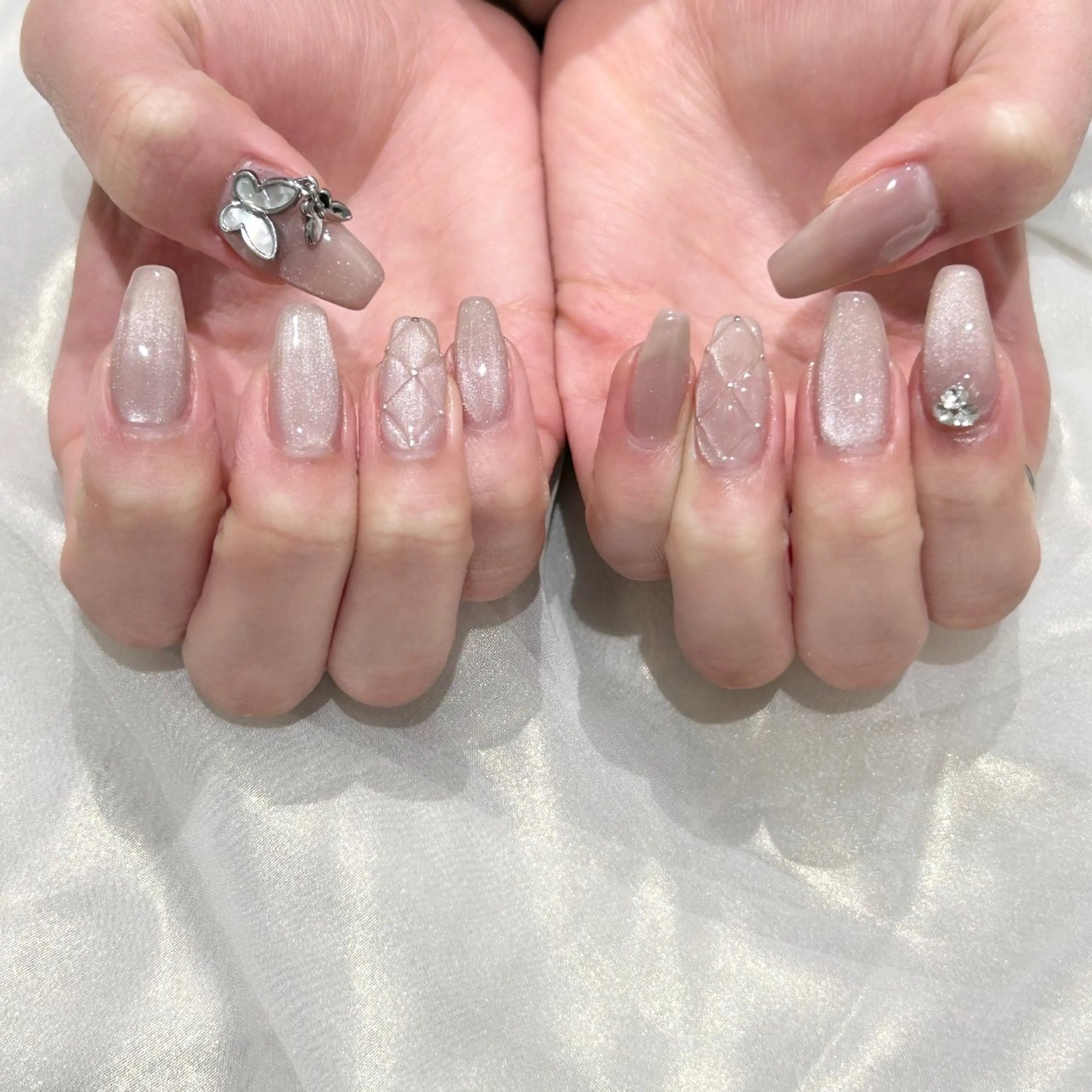 ネイル マグネットネイル ハンドネイル 𝗮𝗶𝗿𝗶 🌙のネイルデザイン