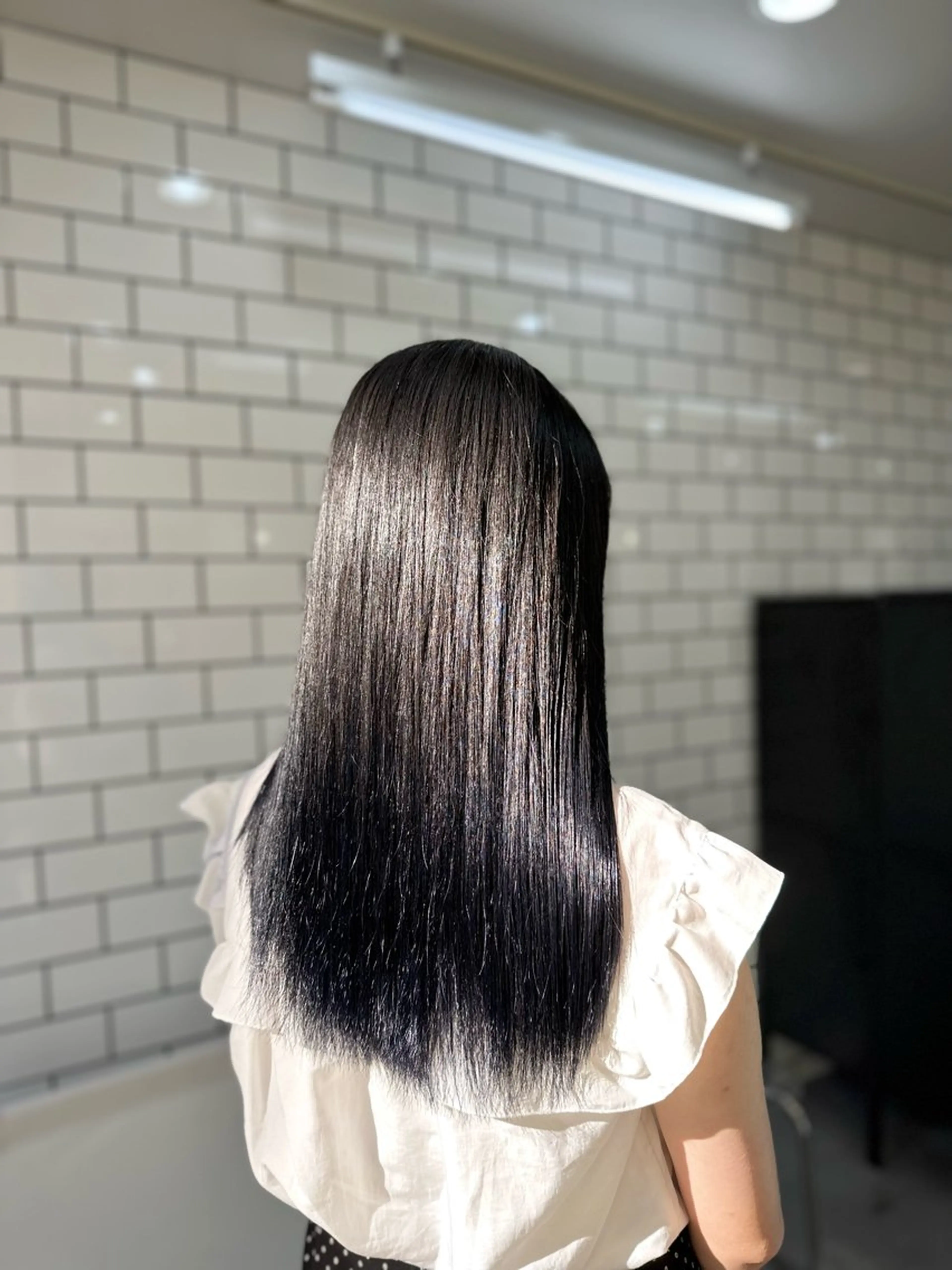 セミロング カラー 黒髪 ブルーカラー ブルーブラック 天野 タイナのヘアスタイル