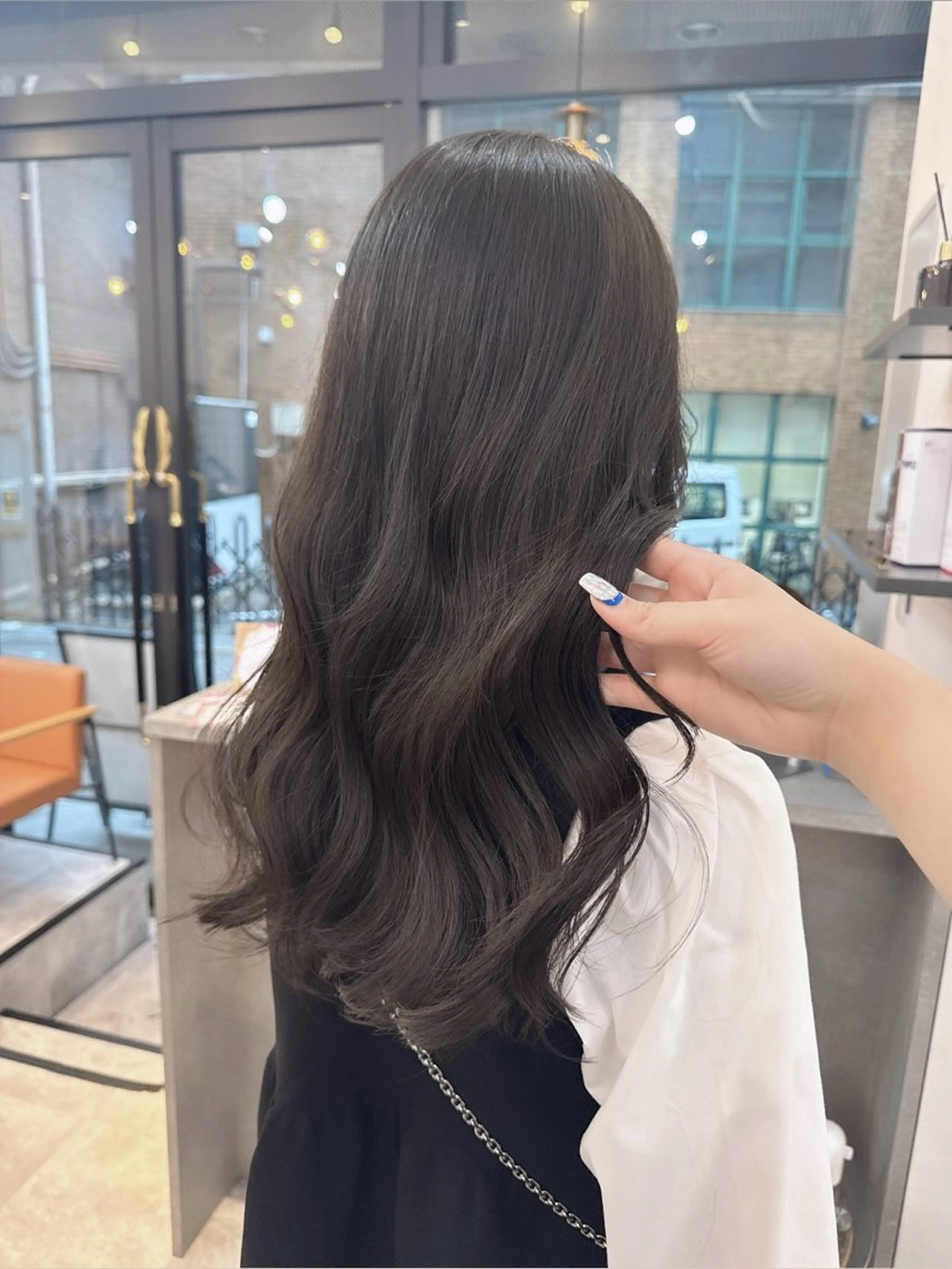 ロング カラー アッシュ アッシュブラウン ベージュカラー 黒髪 ブリーチ カット ヘアカラー トリートメント 赤み無し柔らかカラー 【梅田】madokaのヘアスタイル