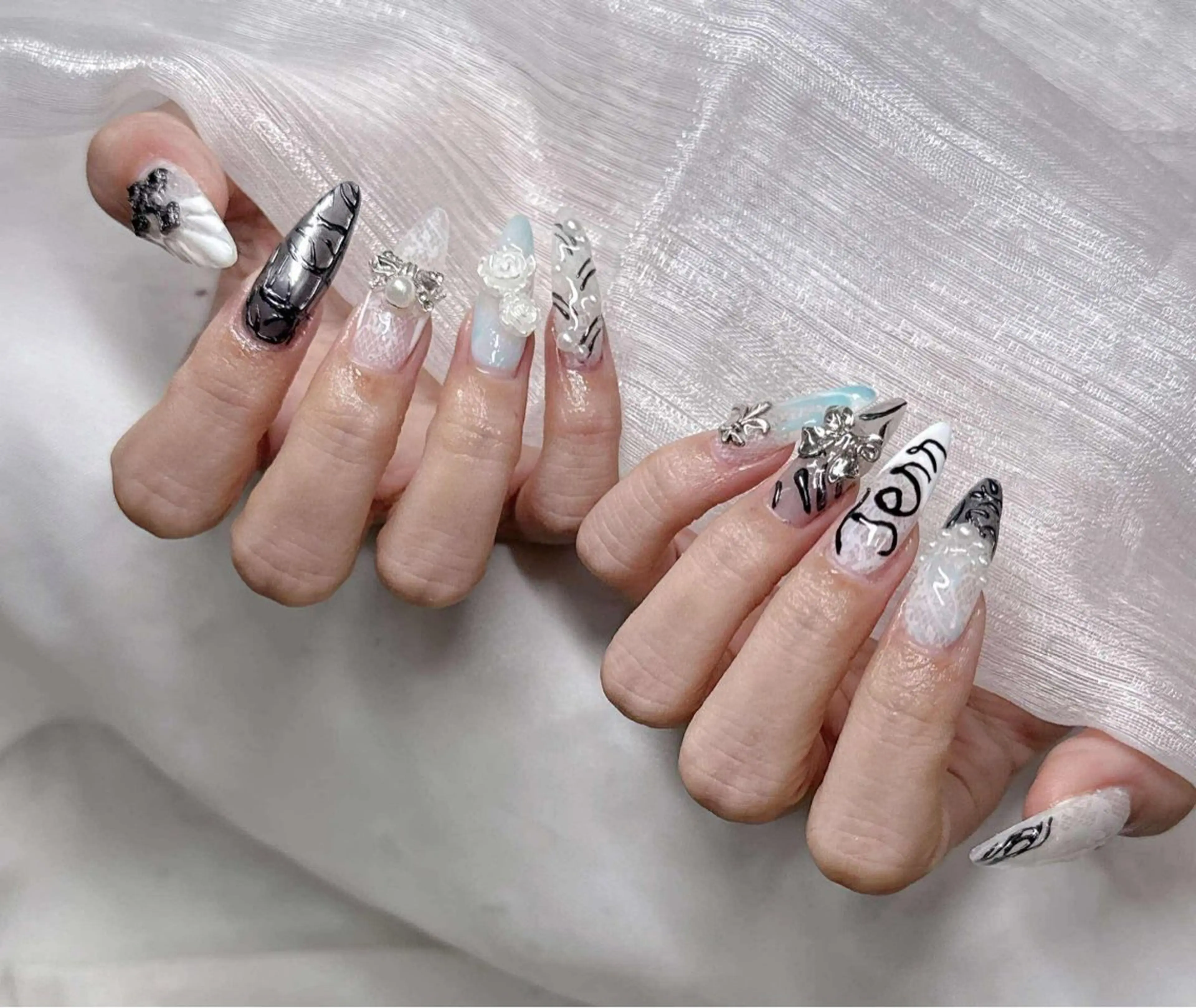 ネイル 長さ出し グラデーション 卒業式 キラキラネイル マグネットネイル ハンドネイル Lee Nailsのネイルデザイン