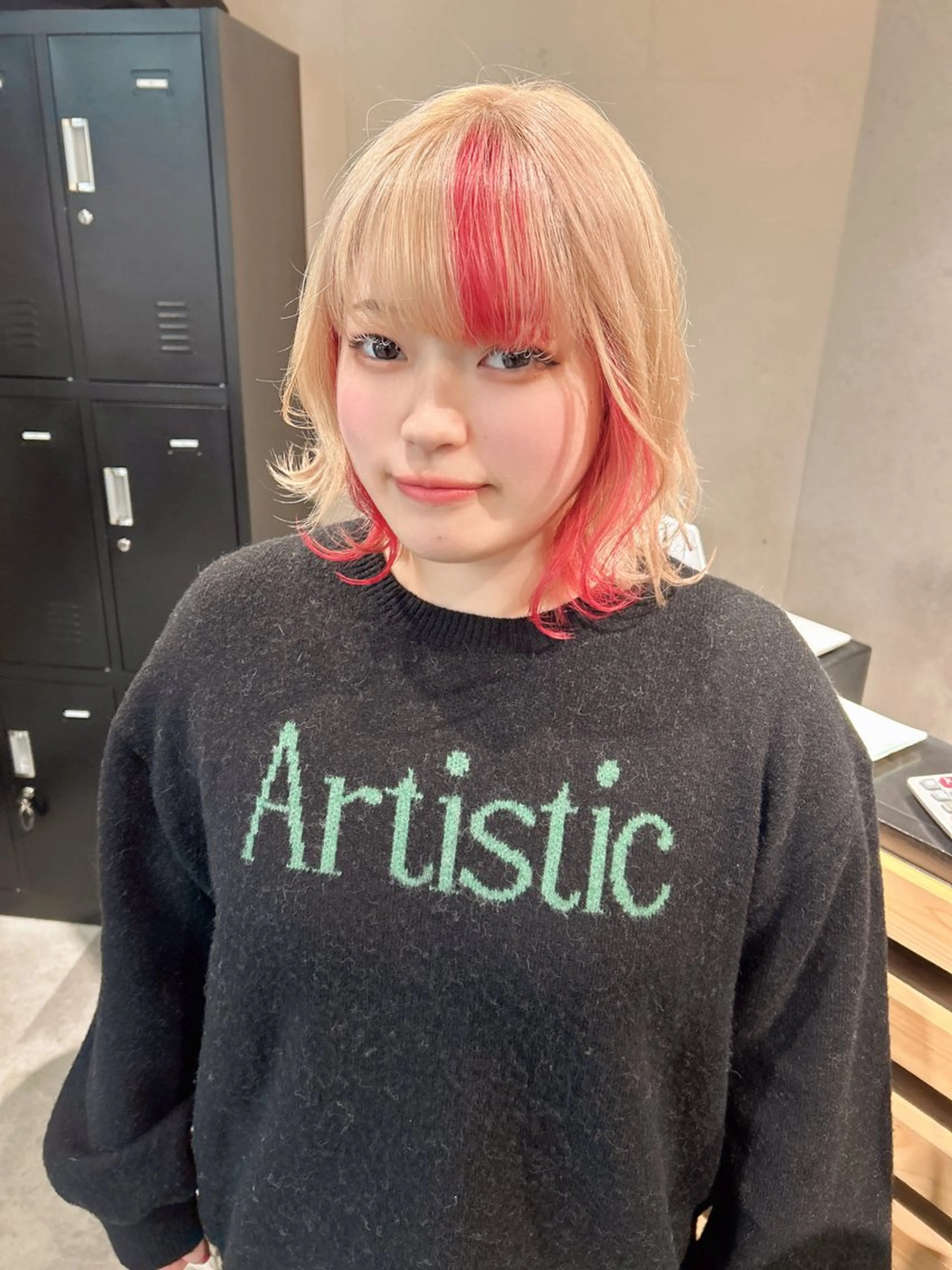 ミディアム カラー ブロンド レッドカラー ヘアカラー トリートメント ウルフカット レイヤーカット上柿のヘアスタイル