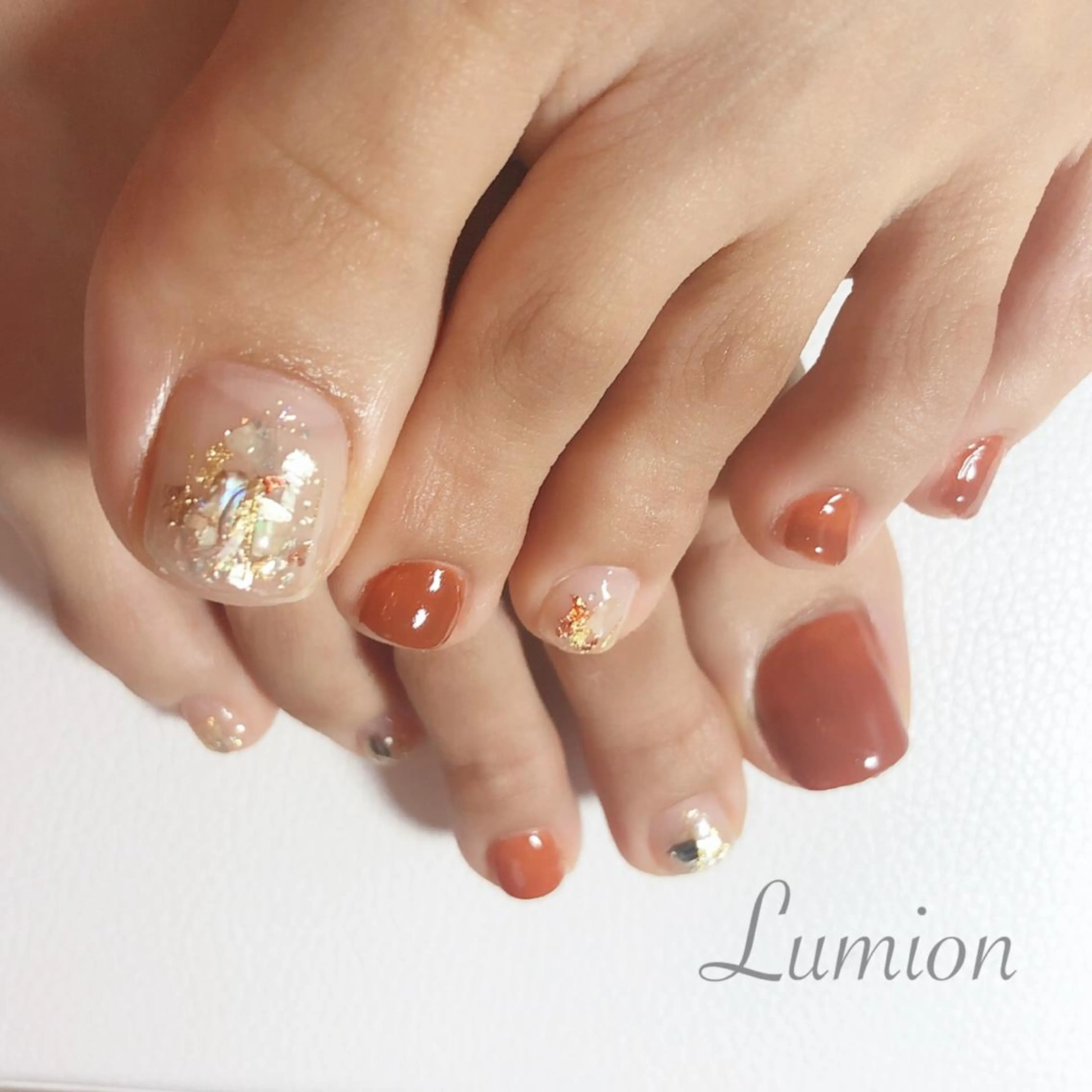 ネイル ゴールド フットネイル nailroom Lumionのネイルデザイン