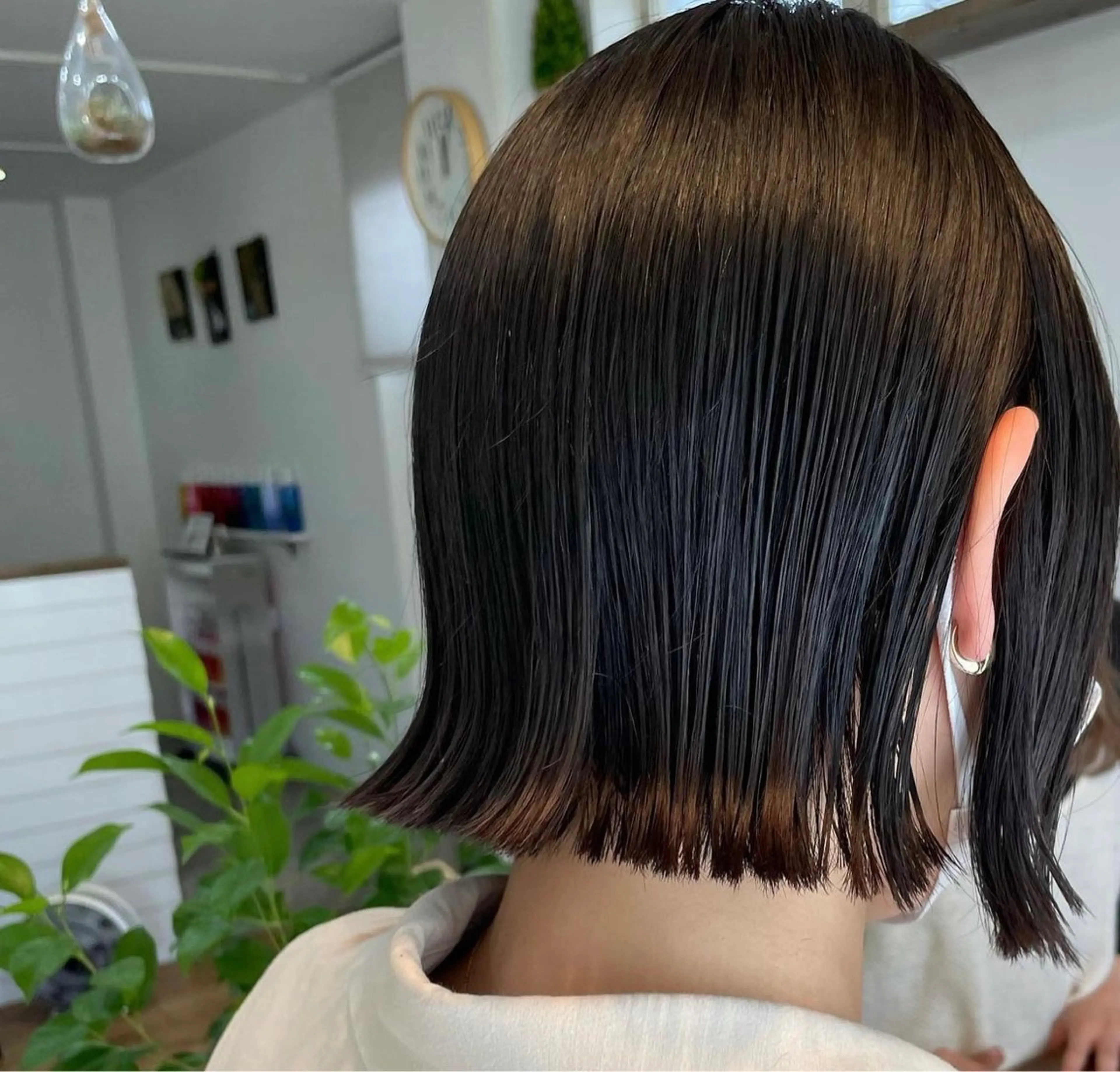 ミディアム 切りっぱなしボブ ボブ カット 川上 梨乃のヘアスタイル