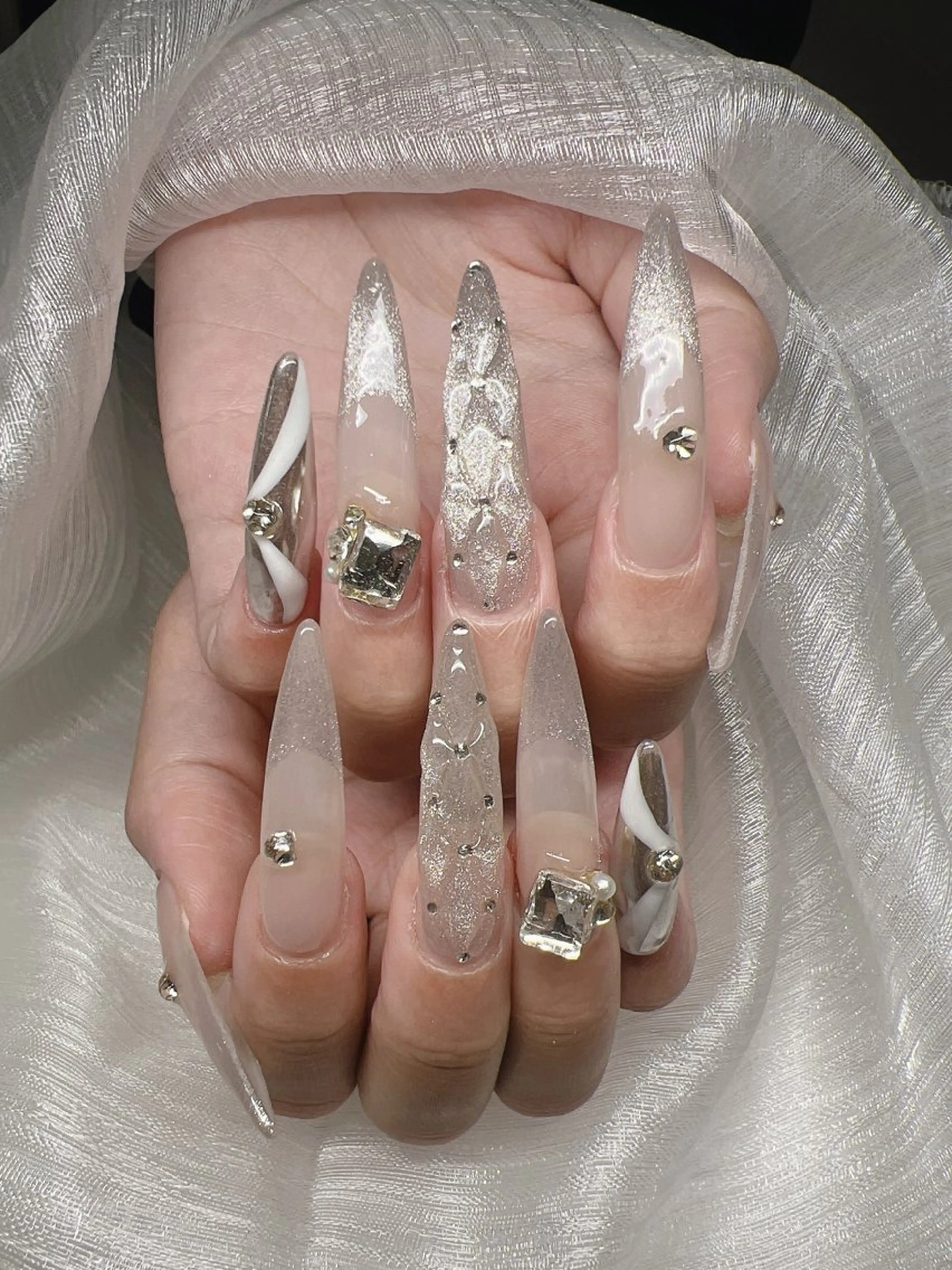 ネイル 長さ出し グラデーション 卒業式 キラキラネイル マグネットネイル ハンドネイル Lee Nails チップ長さだし専門店のネイルデザイン