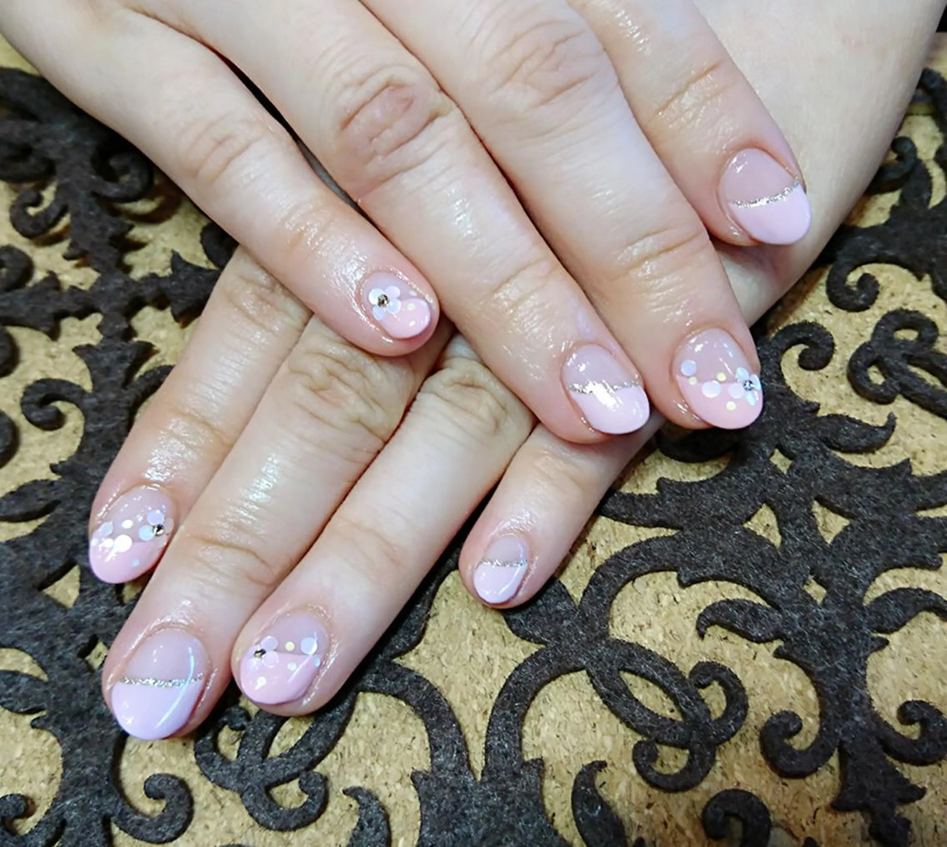 ネイル アートネイル ラメ(グリッター) ストーンネイル センター南 eclatのネイルデザイン