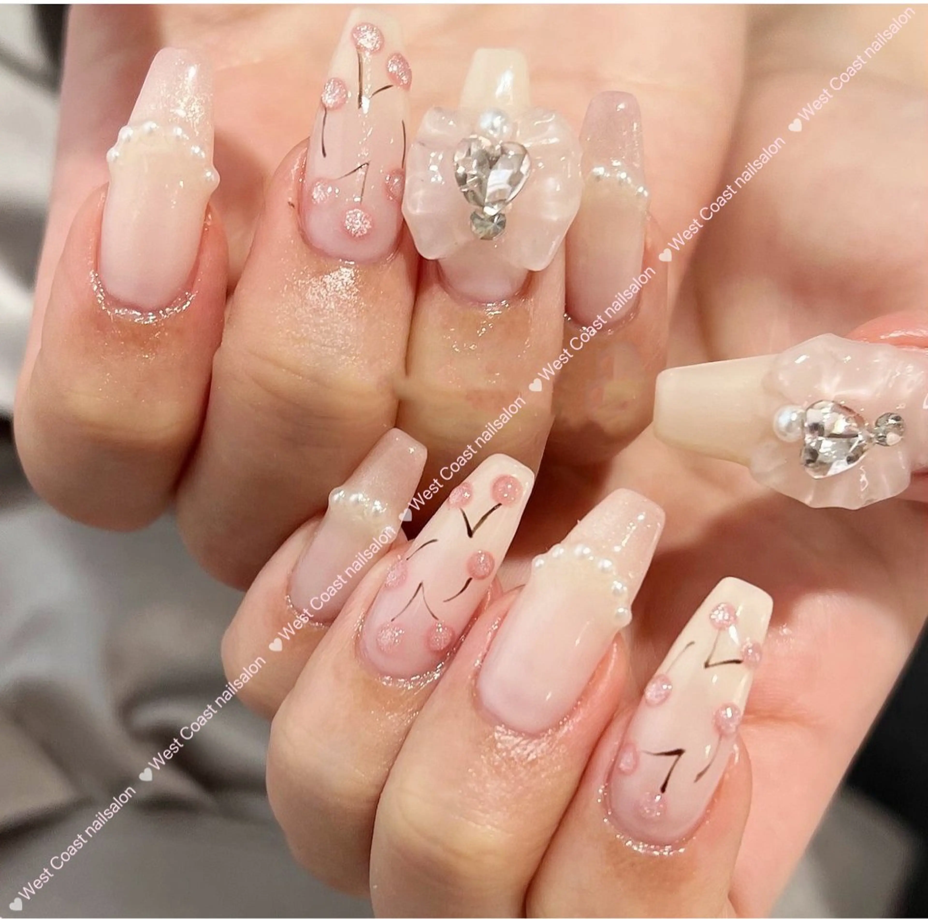 ネイル ガーリー リボン、ガーリー パーツ放題専門店のネイルデザイン